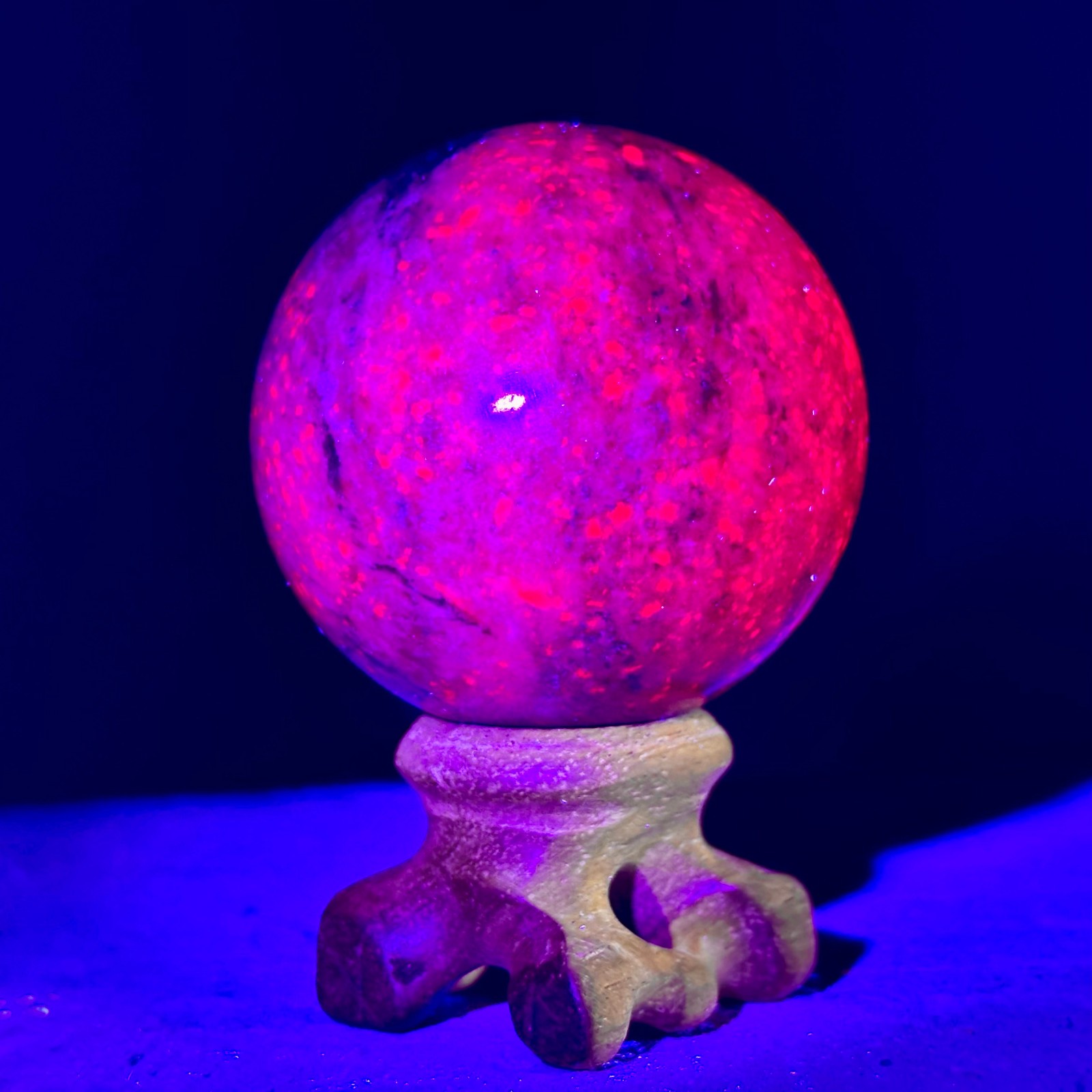 205G Natural Blue Sapphire And Ruby Sphere Fluorescent Glow Under UV Light
