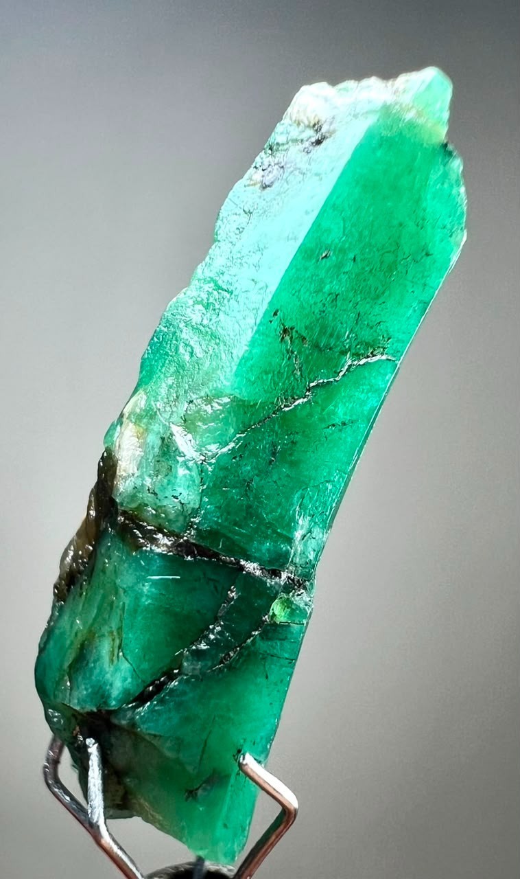 10CT, Natural Top Green Emerald Long Crystal From Panjshir Afghanistan