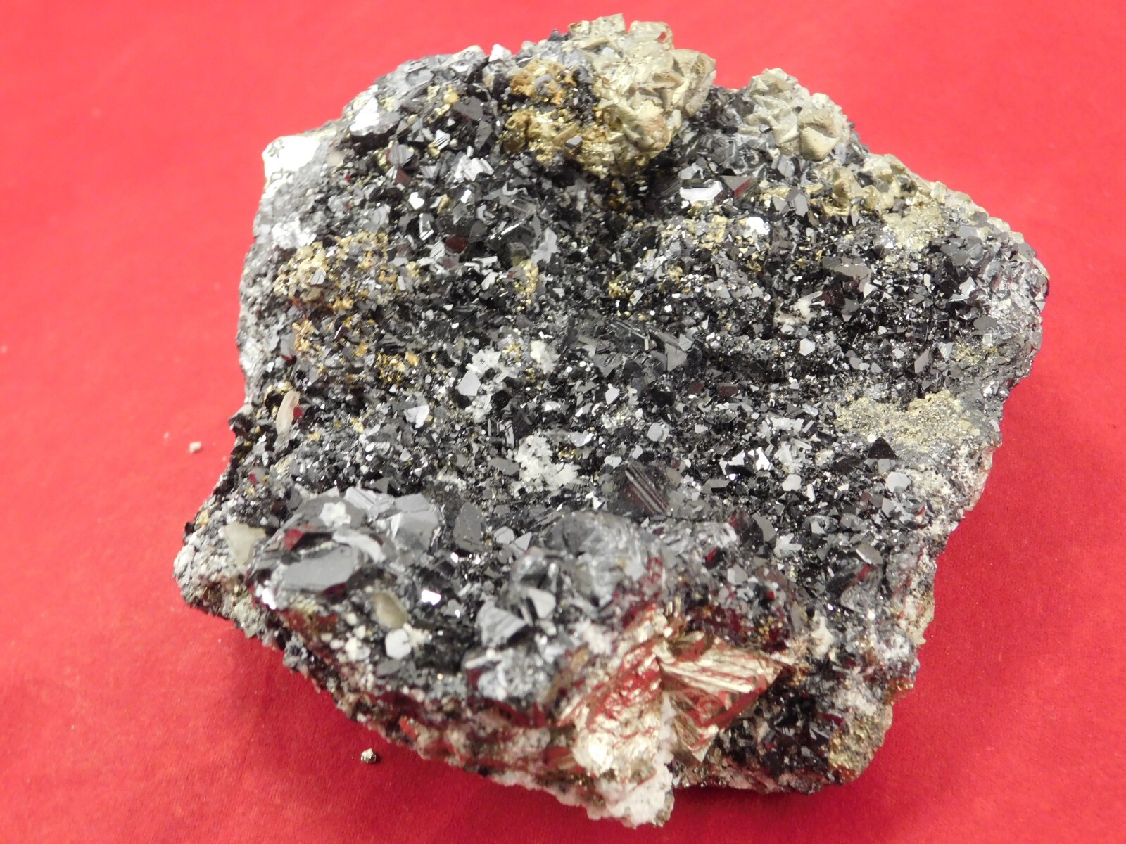 BIG! PYRAMID Shaped Pyrite Crystal Cluster w Sphalerite and Chalcopyrite 878gr