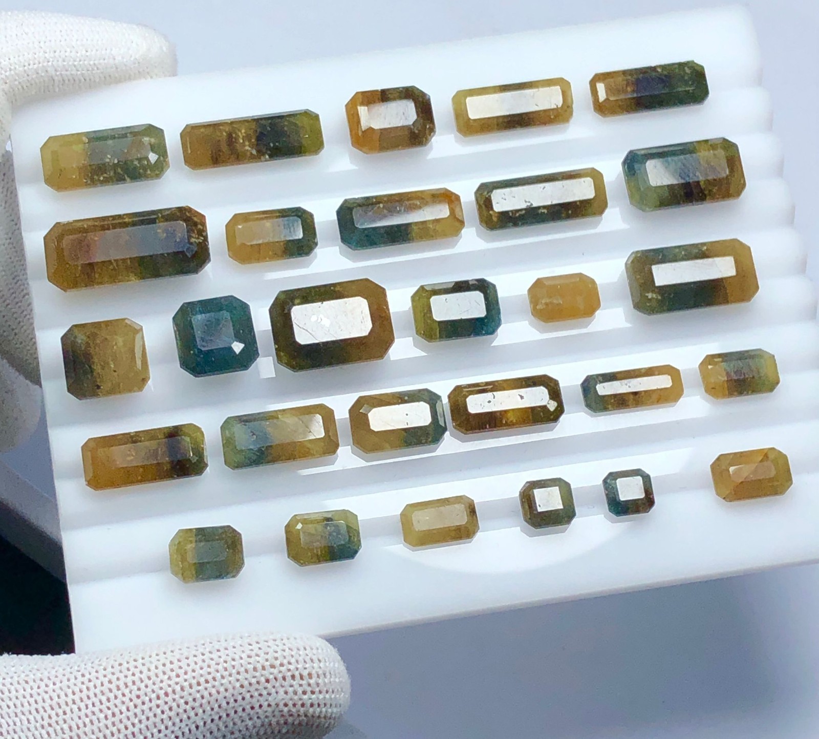 Bi color Sapphire Gemstones lot – 184 carats from Africa