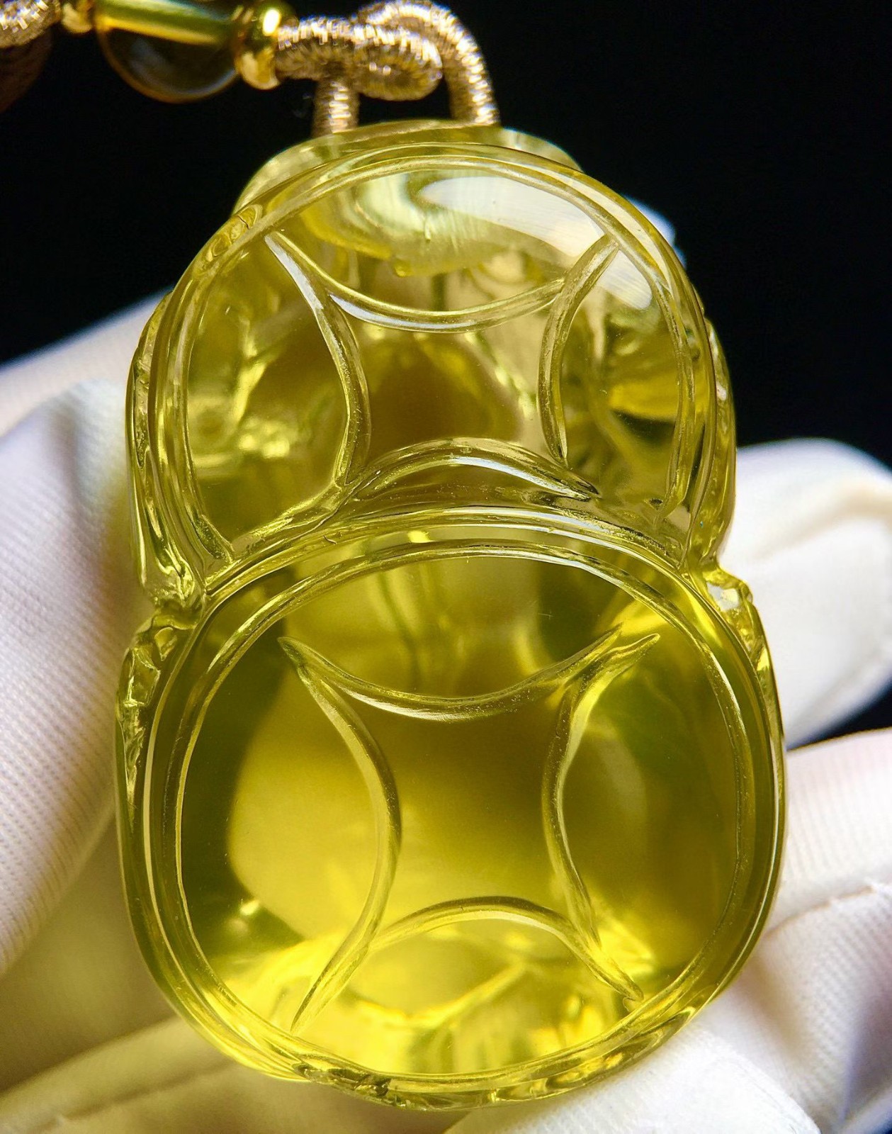 41.5*29.3*26mm A++ Natural Yellow Quartz Crystal Energy Pendant