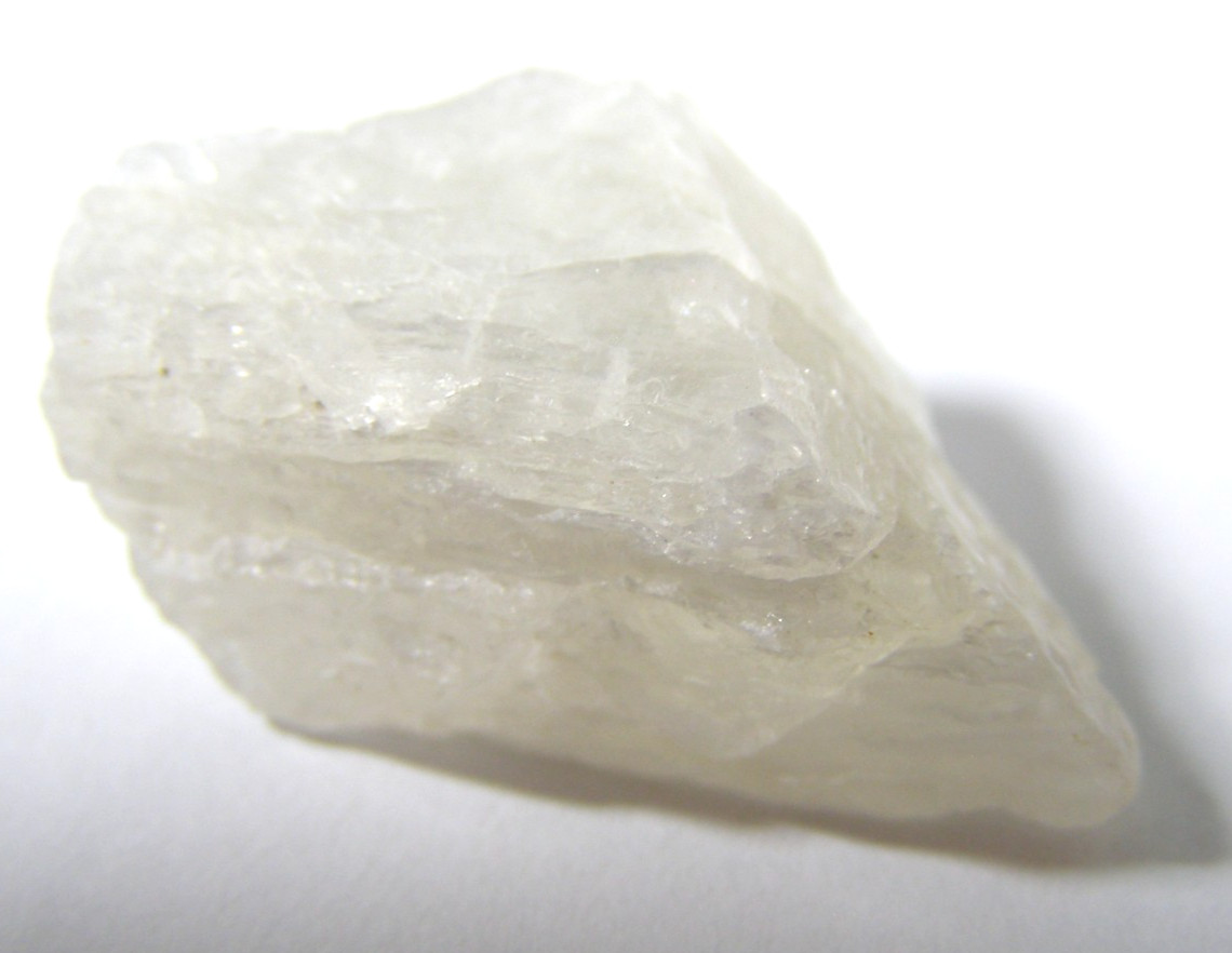 LOVELY SMALL NATURAL PIECE of WHITE PETALITE 2.7 x 1.5 x 1.0 cms 5.27 gms #3