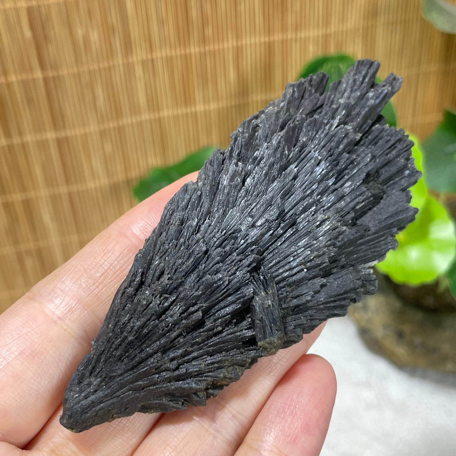 74g Natural Irregular natural black crystal cluster mineral specimen（dian qishi）