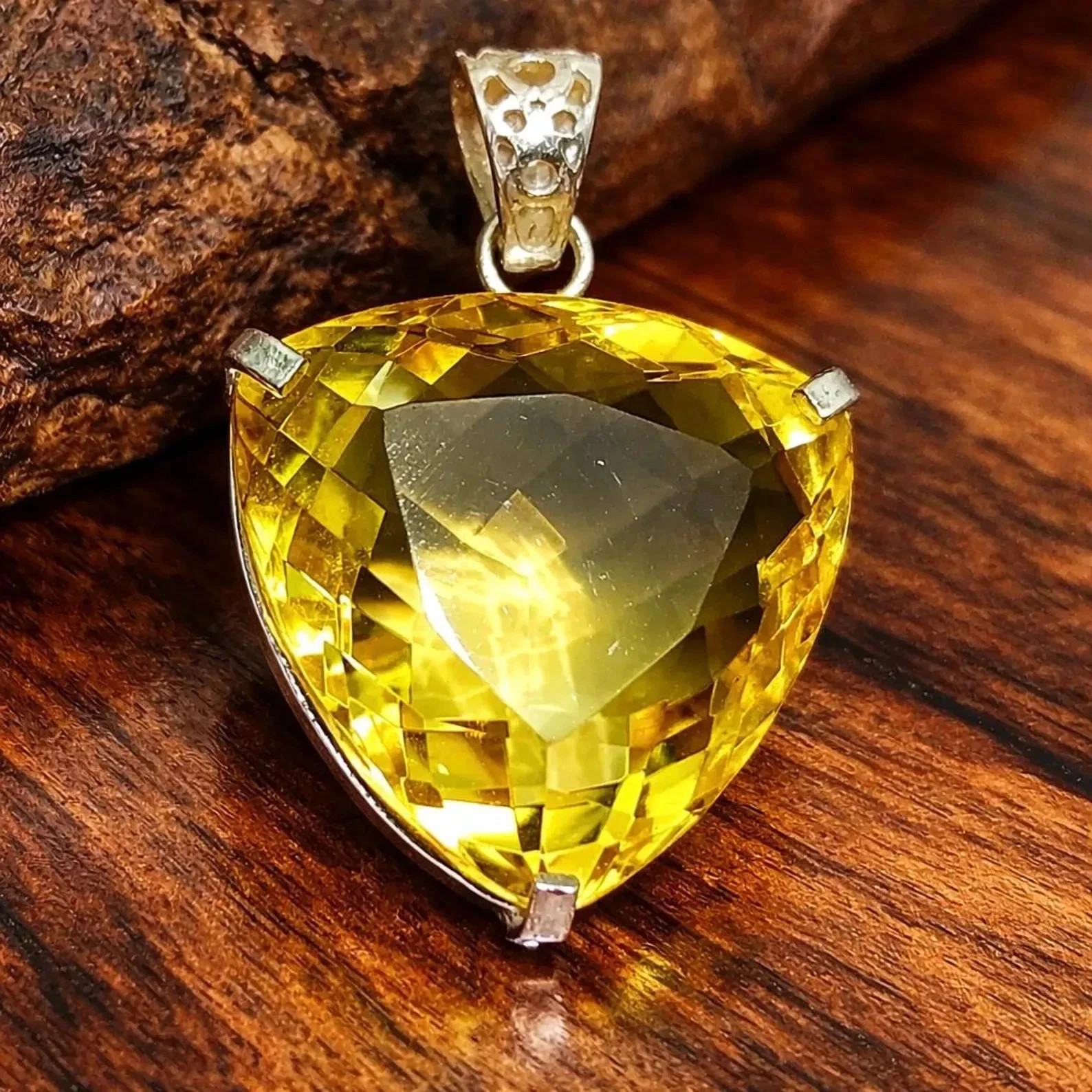 Certified 50 Ct Natural Yellow Trillion Topaz 925 Solid Silver Pendant Gemstone