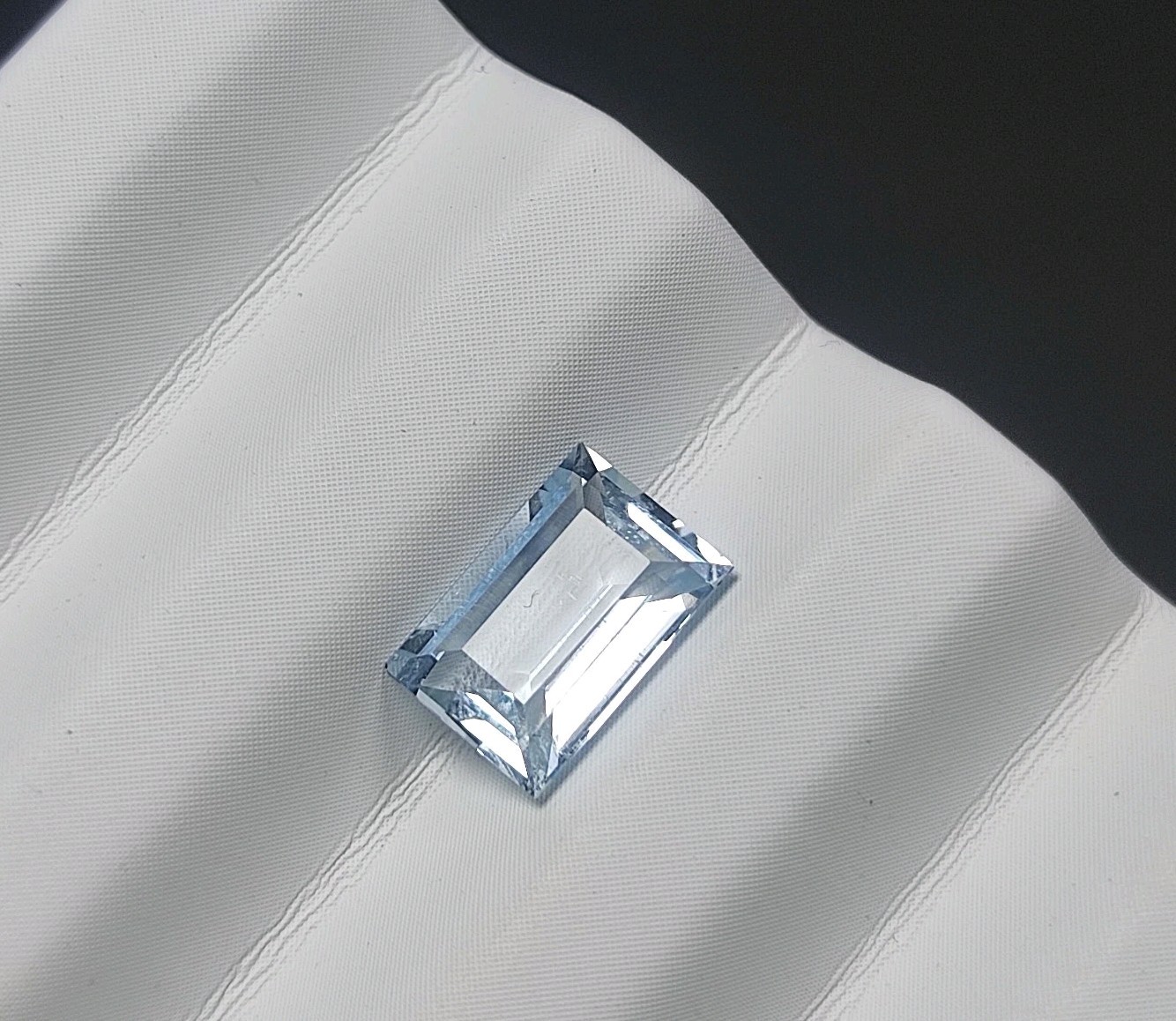1Ct Elegant & Natural Icy Blue Aquamarine Gemstone With Nice Look – Baguette Cut