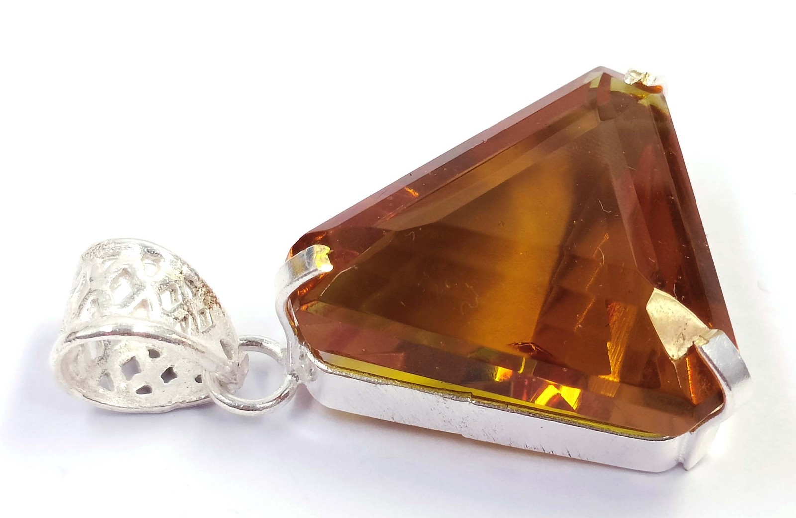 58.65 Ct Natural Alexandrite Trillion Shape Bi-Color 925 Pendant Silver IGL 6MHQ