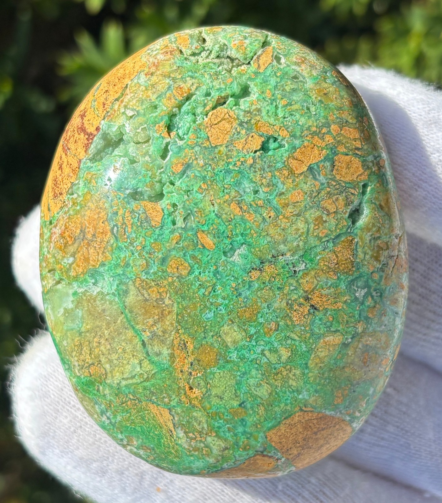 USA SALE 96g GREEN SMITHSONITE TEXTURED PALM STONE PALMSTONE