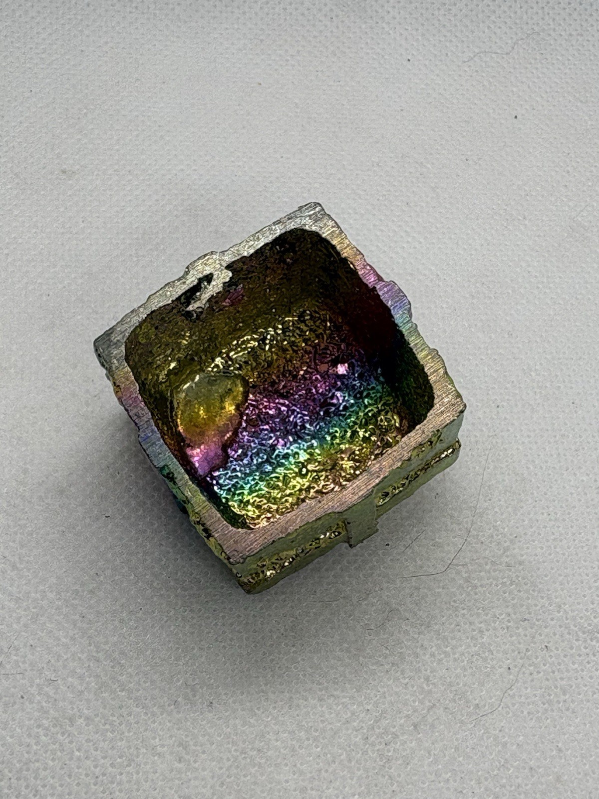 Bismuth crystal rainbow Present 🎁