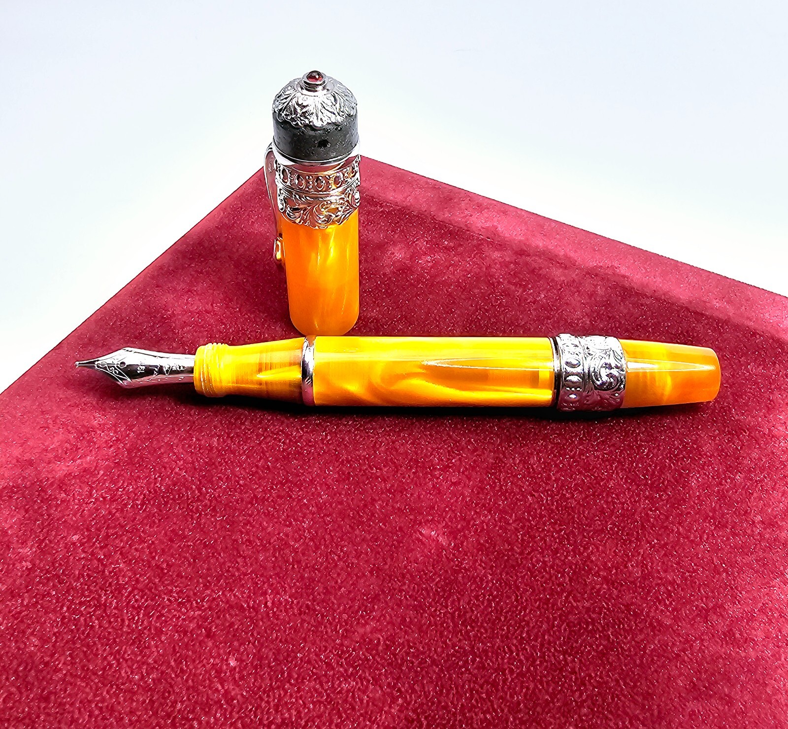RARE! ANCORA VESUVIO YELLOW LIMITED EDITION 73/88 FOUNTAIN PEN FINE 18K GOLD NIB