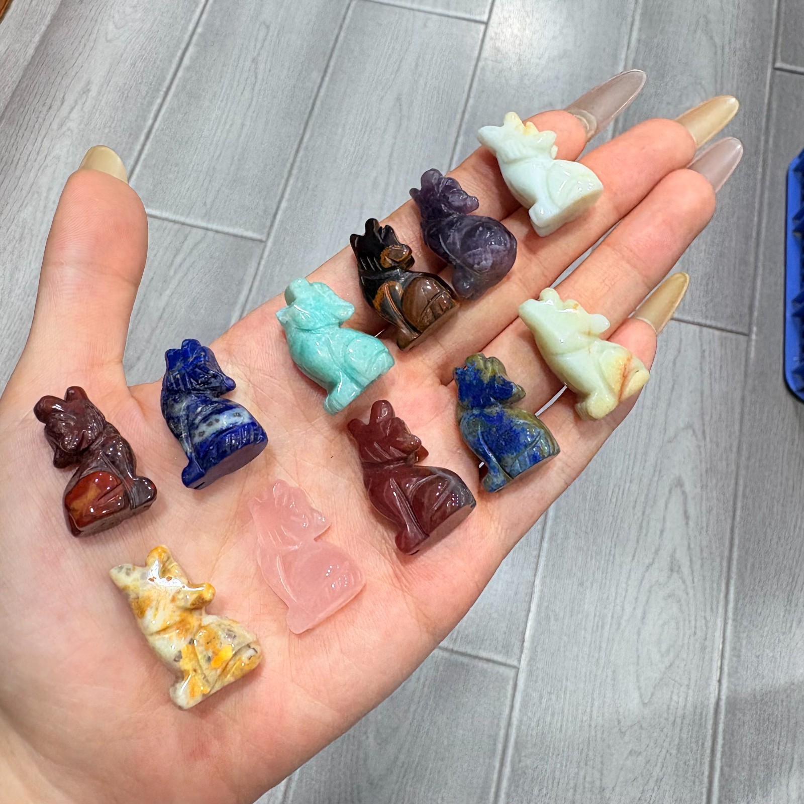 5pc Natural mix Quartz hand Carved Mini wolf crystal carving reiki