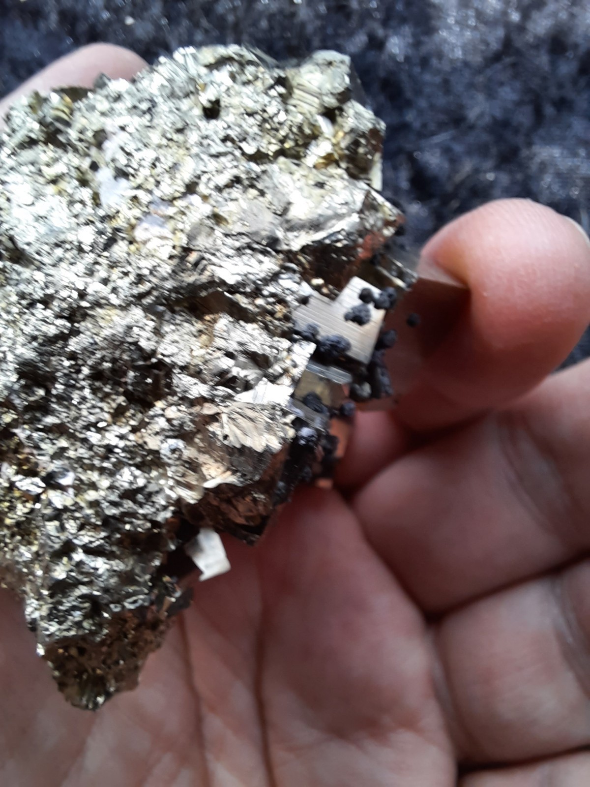 100% Natural High Quality PYRITE Crystal CUBE Cluster with SPHALERITE Peru 235gr