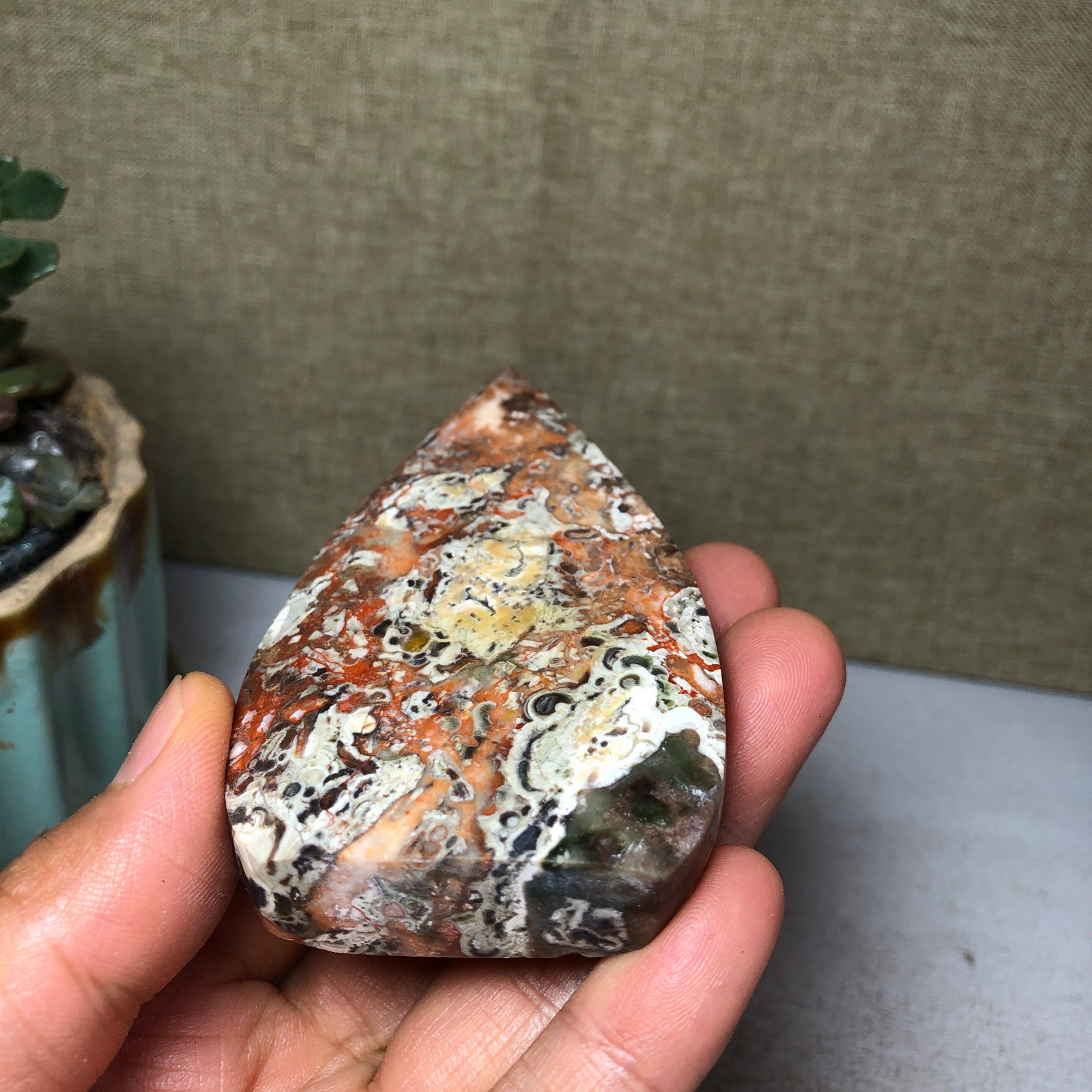 Natural l Indonesian Bloodstone agate point leaf Crystal specimens 105g A4924