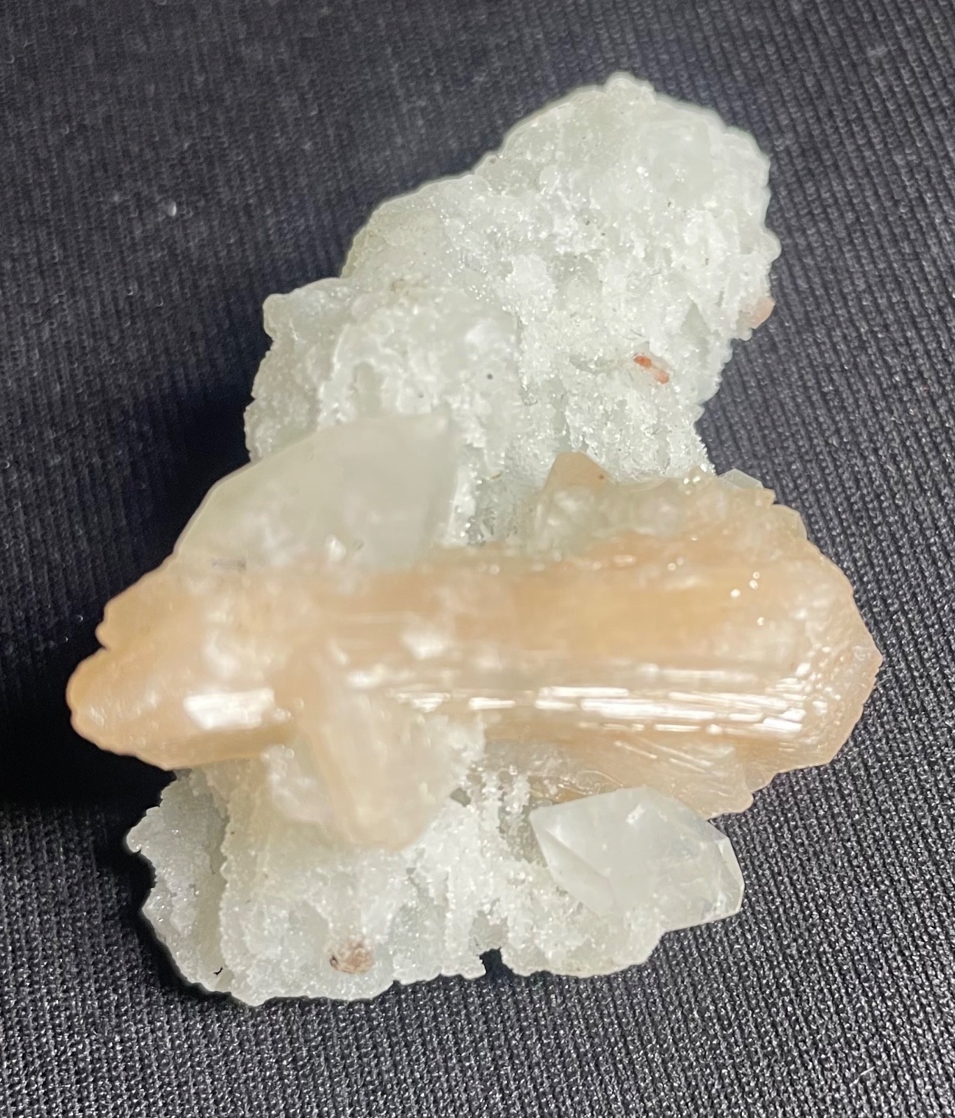 Natural stilbite crystal in quartz mineral specimens 34 gr