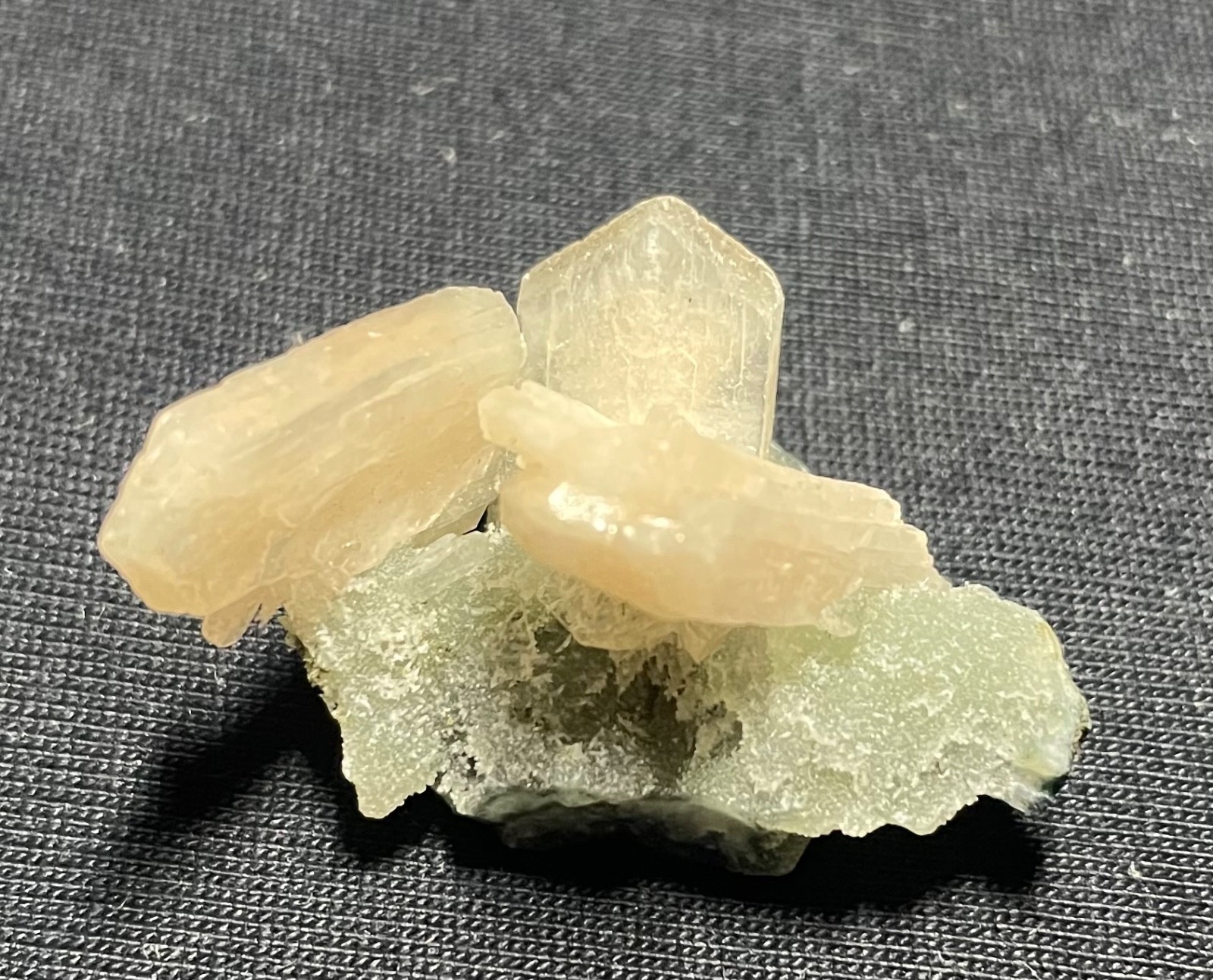 4 pieces Natural stilbite with Apophyllite crystal stone 102 gr 5x5x3 cm