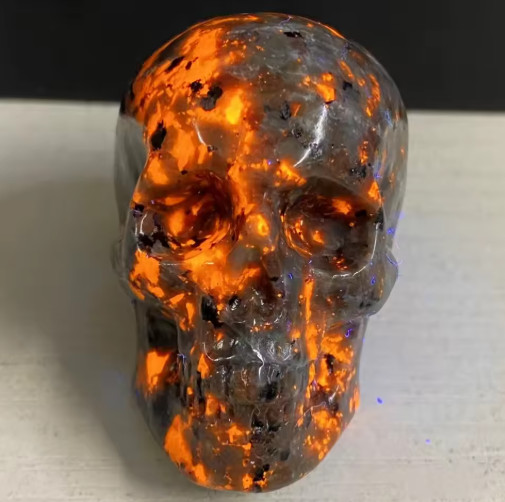Natural Yooperlite Skull Head Carving Flame Quartz UV Reactive Reiki Home Decor
