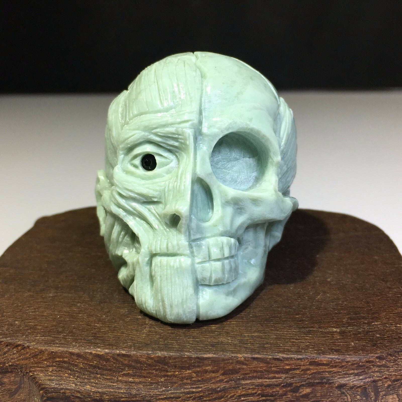 Natural Xiu Jade Mineral Rough Stone, Hand Sculpture,Human face, skull