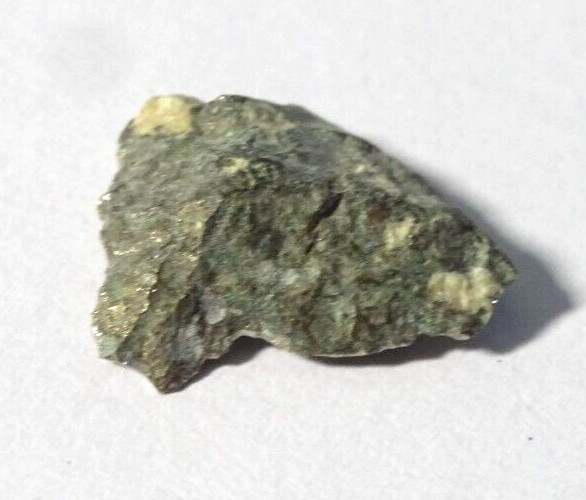 TINY NATURAL MOHAWKITE PIECE – 1.5 x 1.4 x 0.5 cms 1.98 gms #D – USA