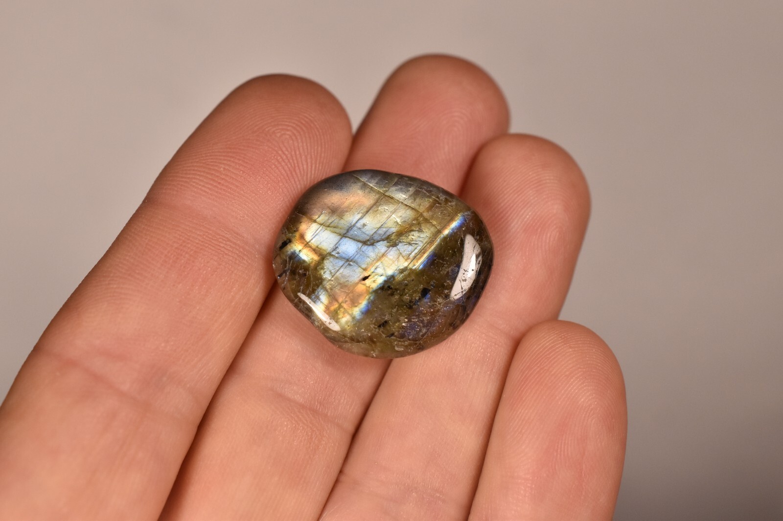 *LABRADORITE* Flat Stone 2.5cm 6.6g Palm Worry Thumb Tumbled Healing Crystal