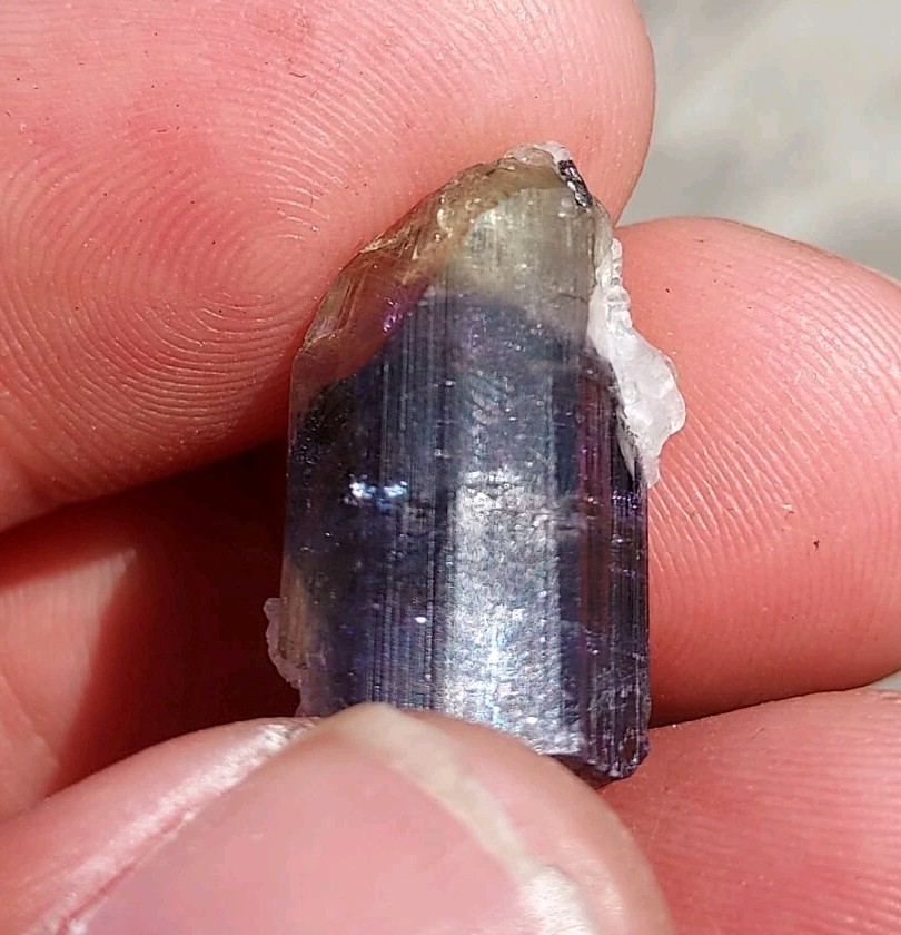 STUNNING VIOLET YELLOW BLUE DT TANZANITE UNHEATED WITH CALCITE FROM TANZANIA