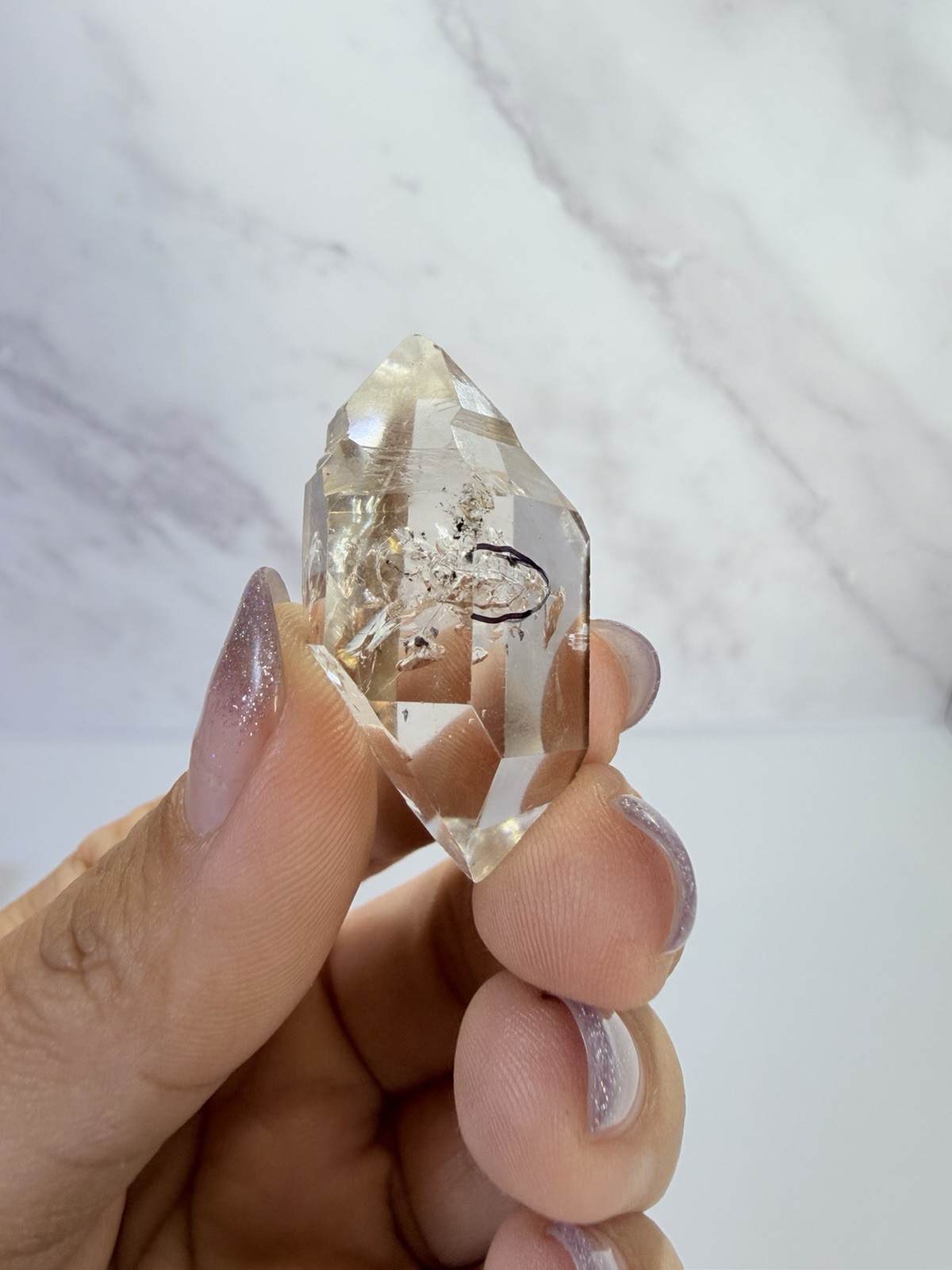 High Luster Enhydro Quartz w/ Moving Bubble &/or Carbon/Black Inclusions,A533