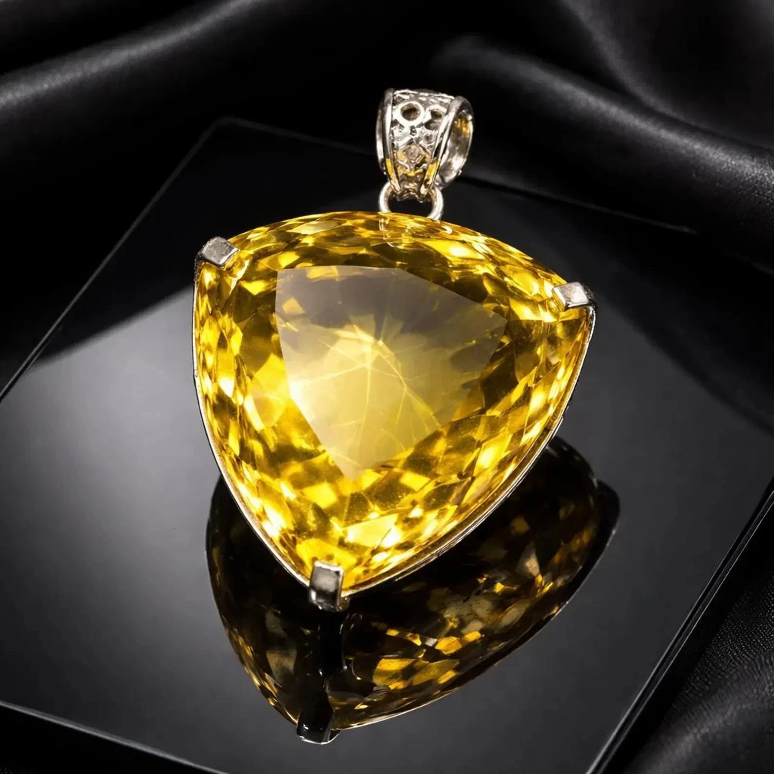 Certified 50 Ct Natural Yellow Trillion Topaz 925 Solid Silver Pendant Gemstone