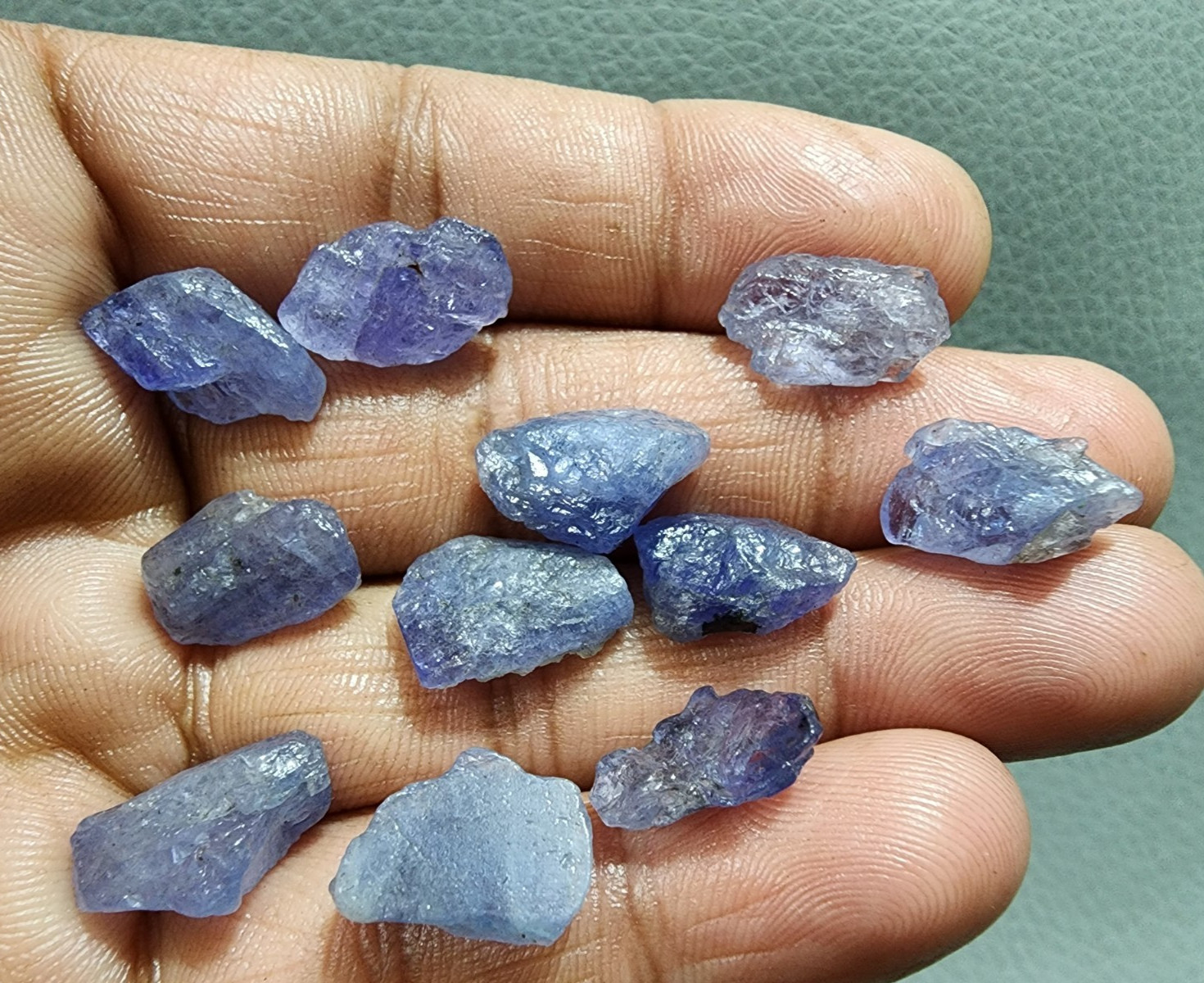 “12pcs Raw Tanzanite Rough 14-17mm Natural Tanzanite Gemstones Collector Lot”