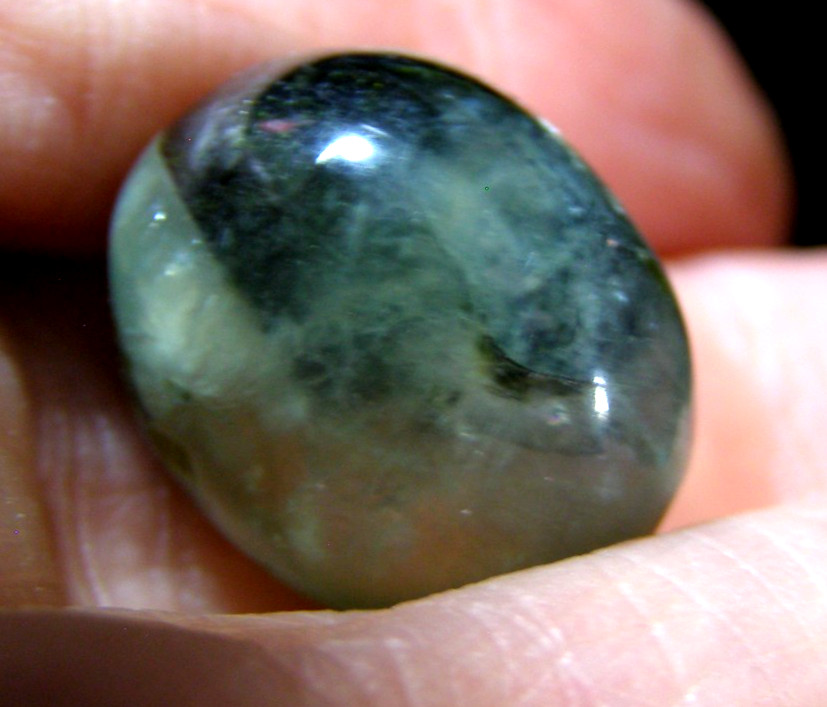 PREHNITE WITH EPIDOTE TUMBLESTONE 1.5 x 1.4 cms 5.36 gms #8