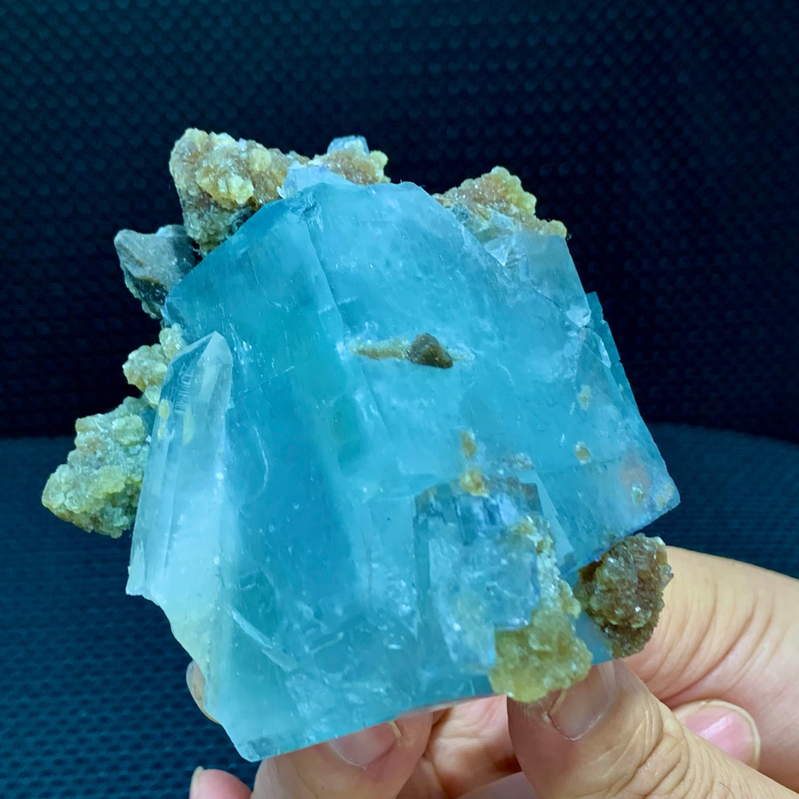 314G Rare transparent blue cubic fluorite mineral crystal sample/China