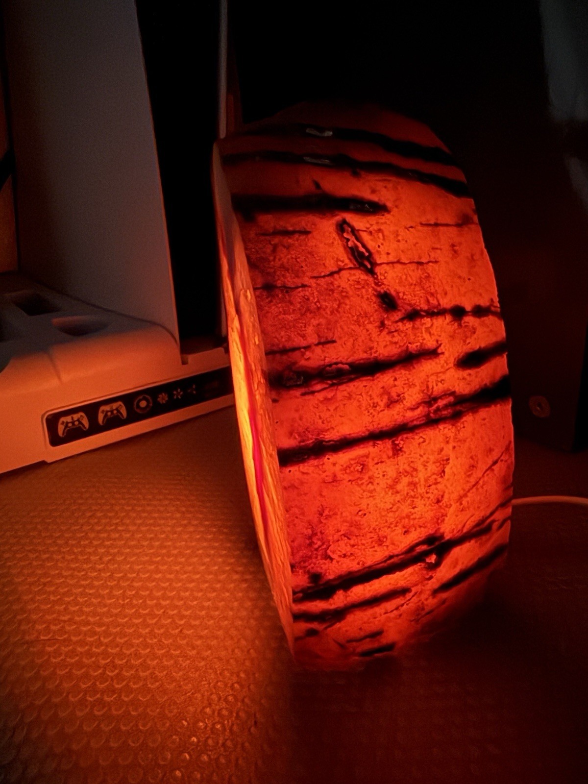 Polished And Natural Edge Crystal Agate Lamp. Excellent Condition.