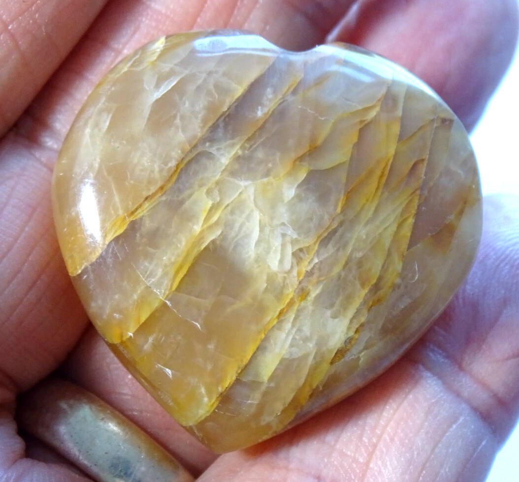 LOVELY MOONSTONE HEART 3.5 x 3.5 cms 24.17 gms Feminine Energy #W