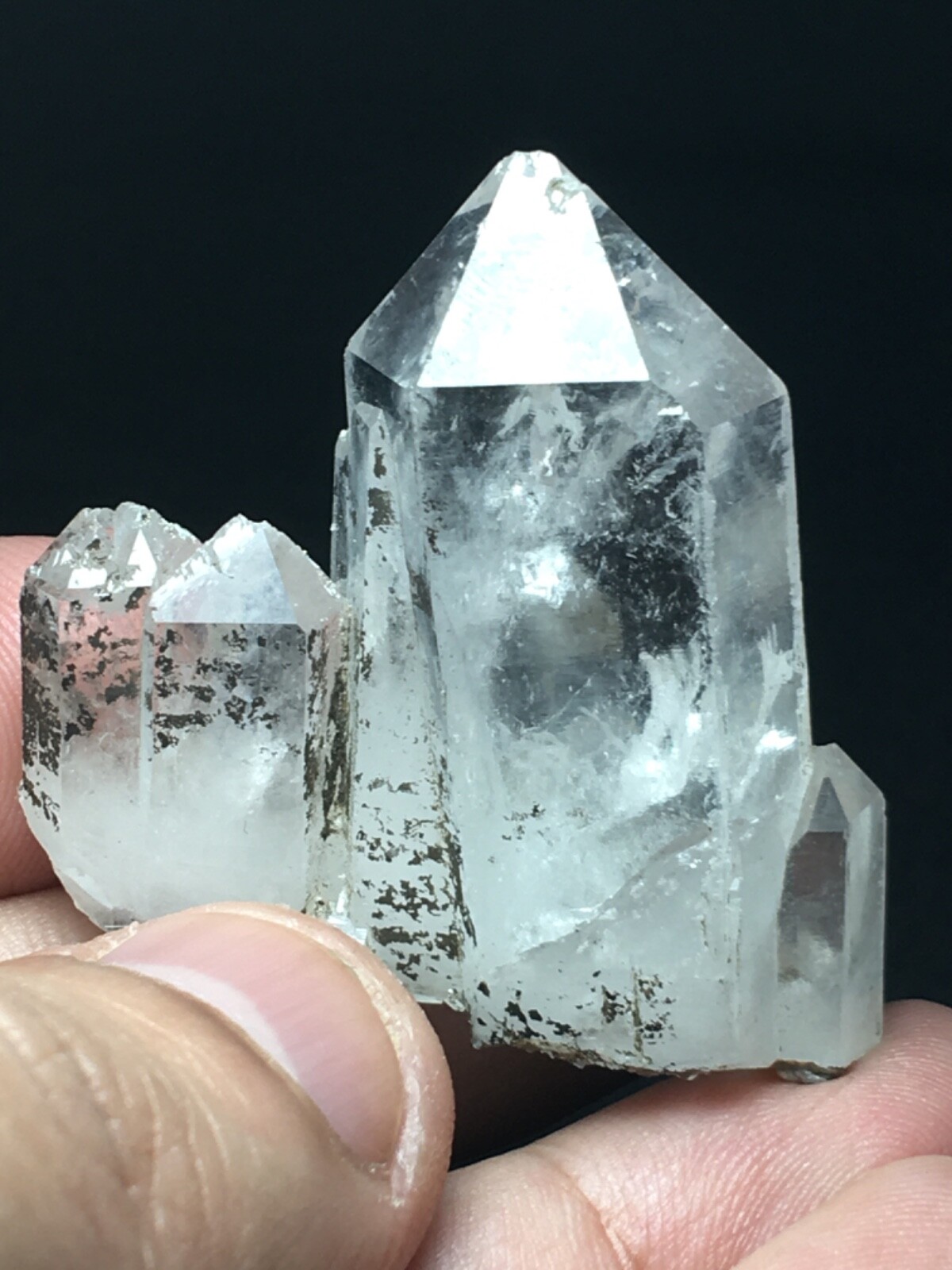 152 carats AMAZING NATURAL FADEN QUARTZ CRYSTALS SPECIMEN F/BALOCHISTAN PAKISTAN