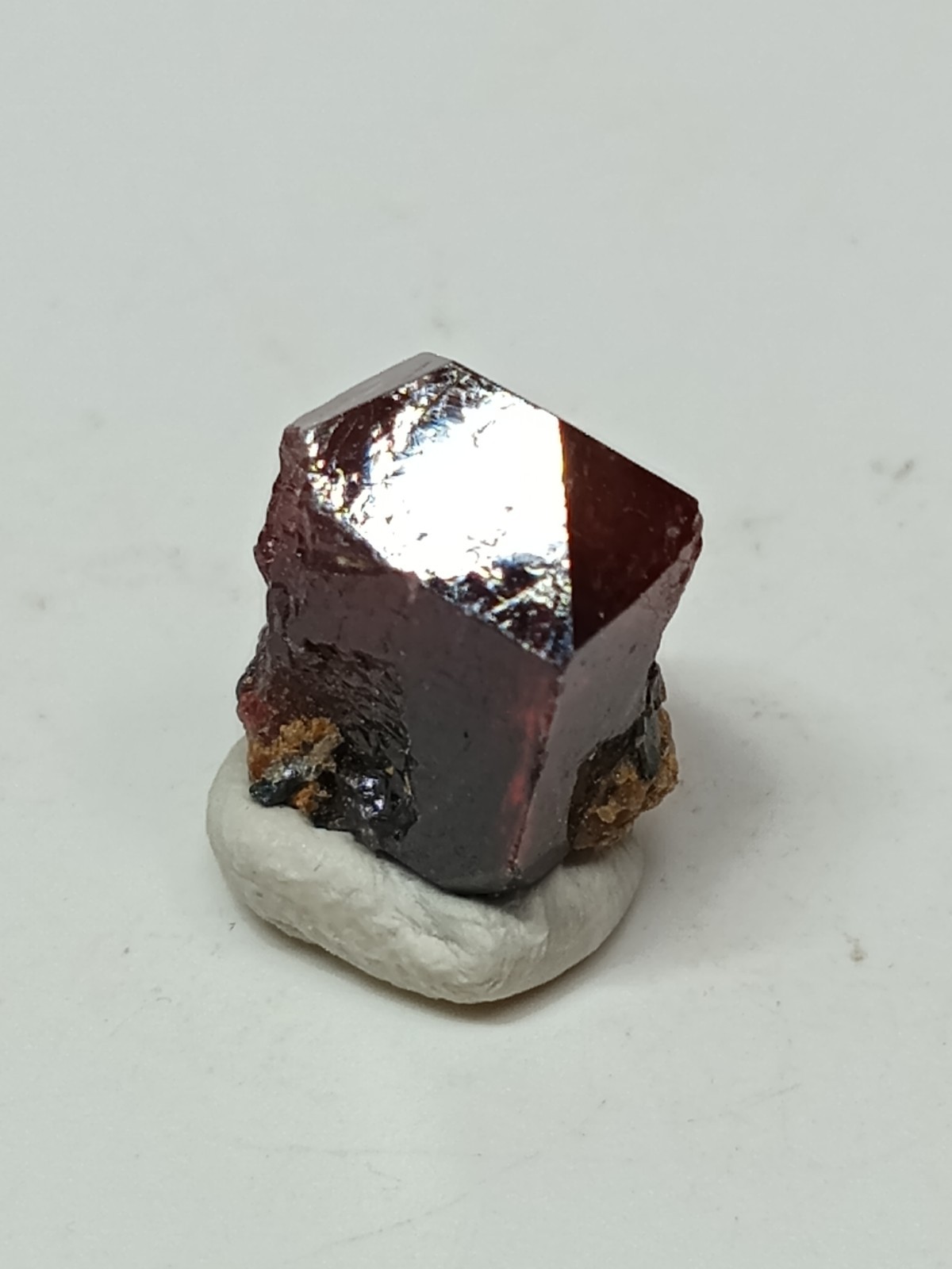 Fire Red Genuine Zircon Specimen 14 Ct X18