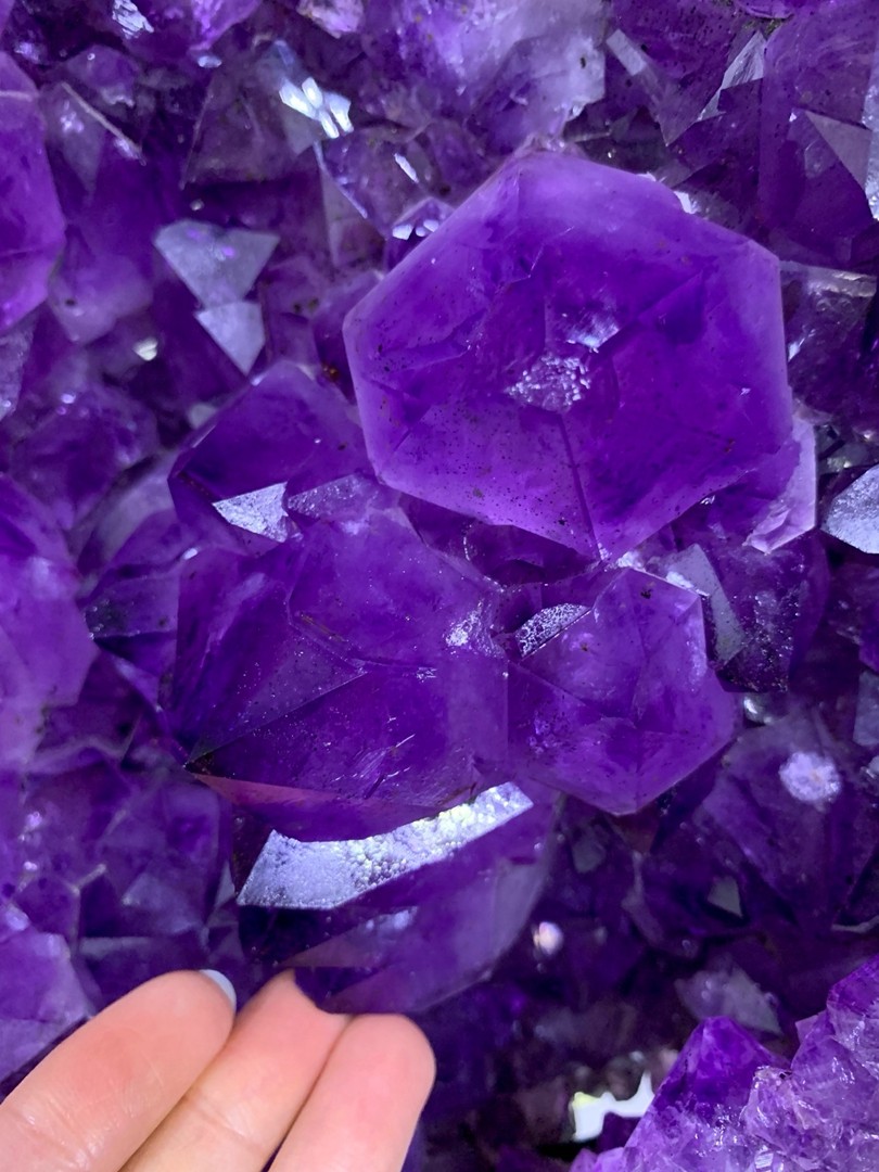 118LB Natural Amethyst Geode Crystal Cave Decor Stone Cathedral Specimen Stand