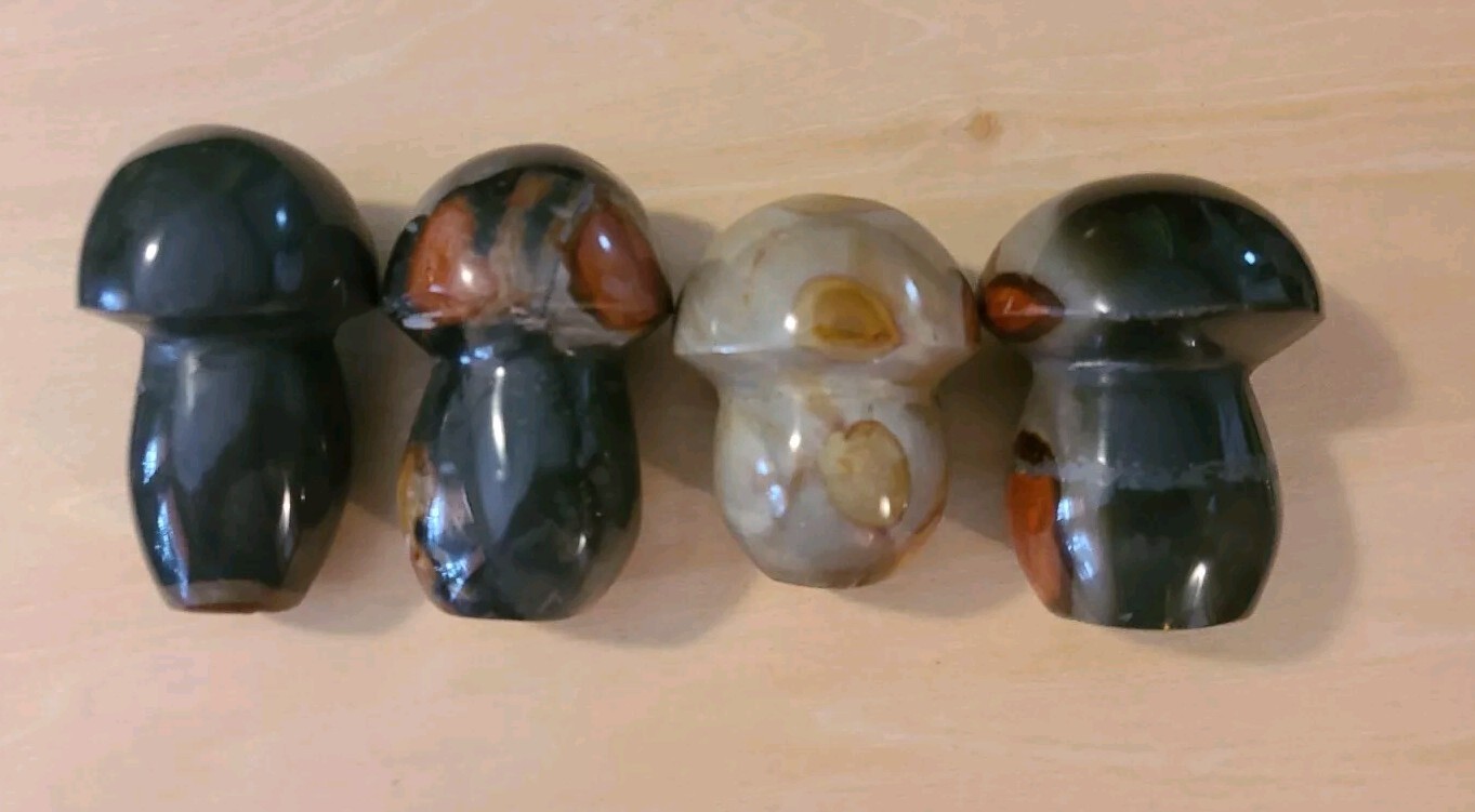 AMOYSTONE 4Pcs Natural Crystal Irregular Mushroom Shaped Madagascar Green Ocean