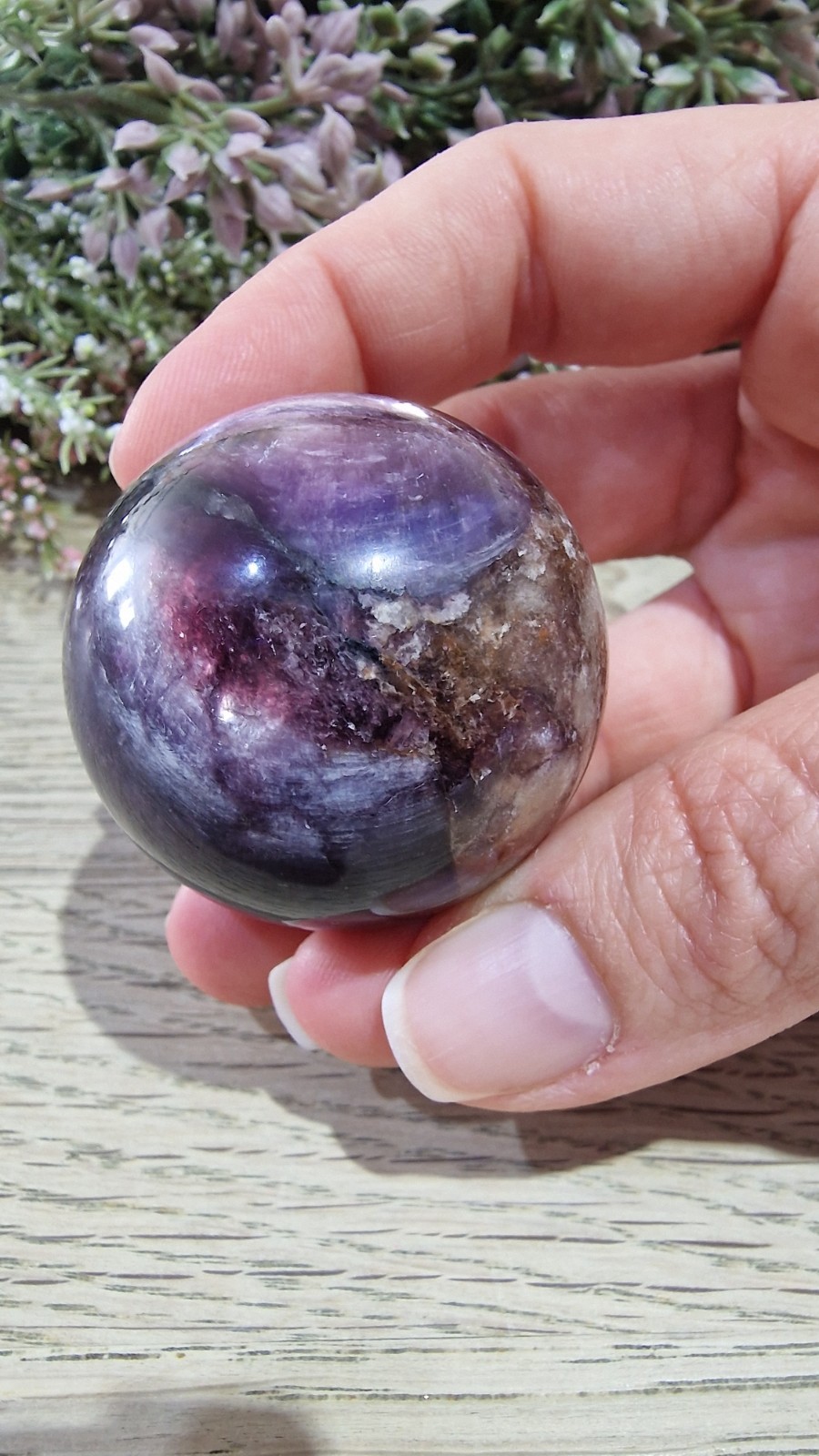 Purple Mica Crystal Sphere Strong Flash Free Holder 101g 40.6mm