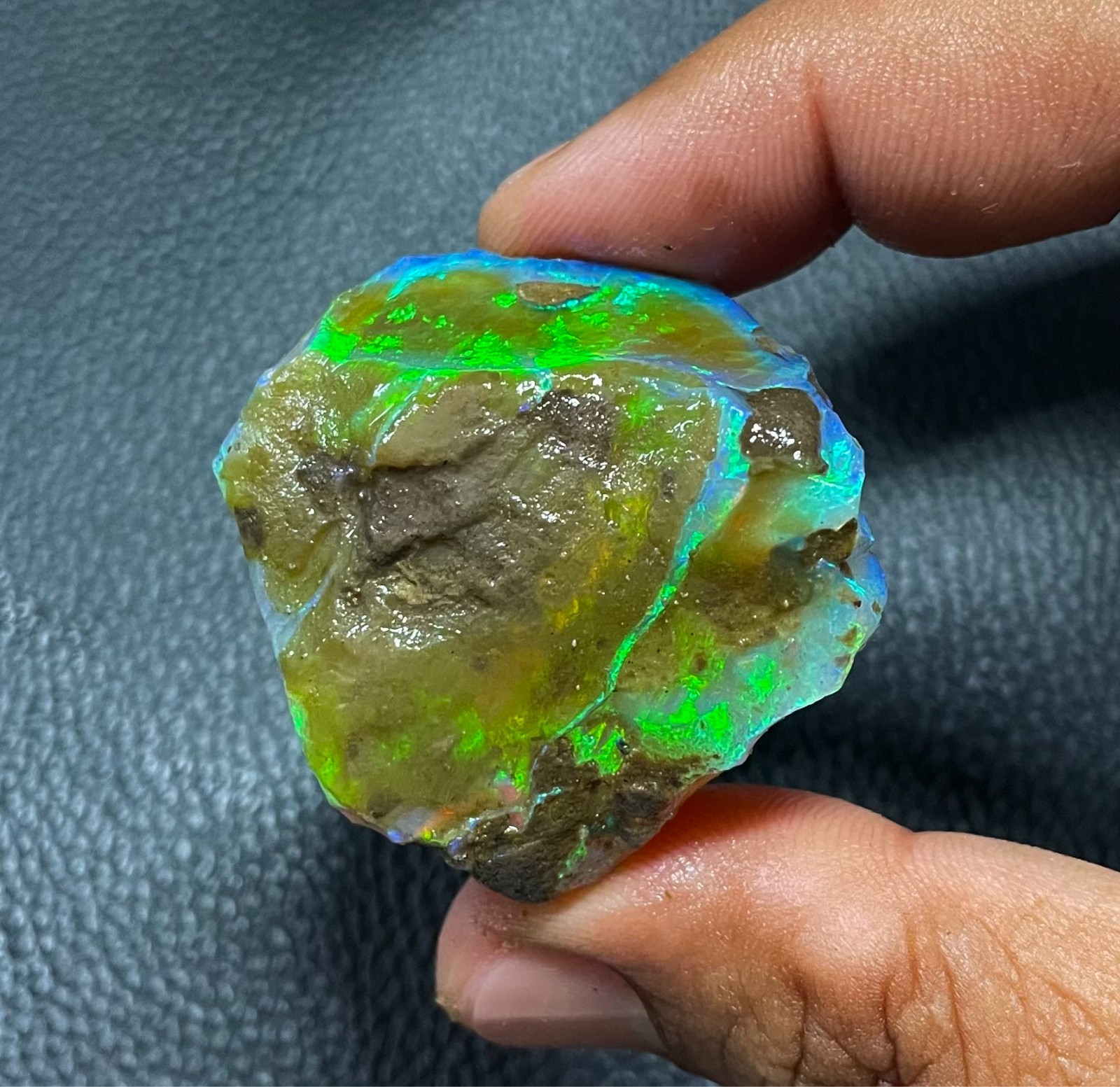 AA+ Ethiopian Opal Oil Rough Entreated Welo Fire Opal Multi Color Flash 192.8Cts