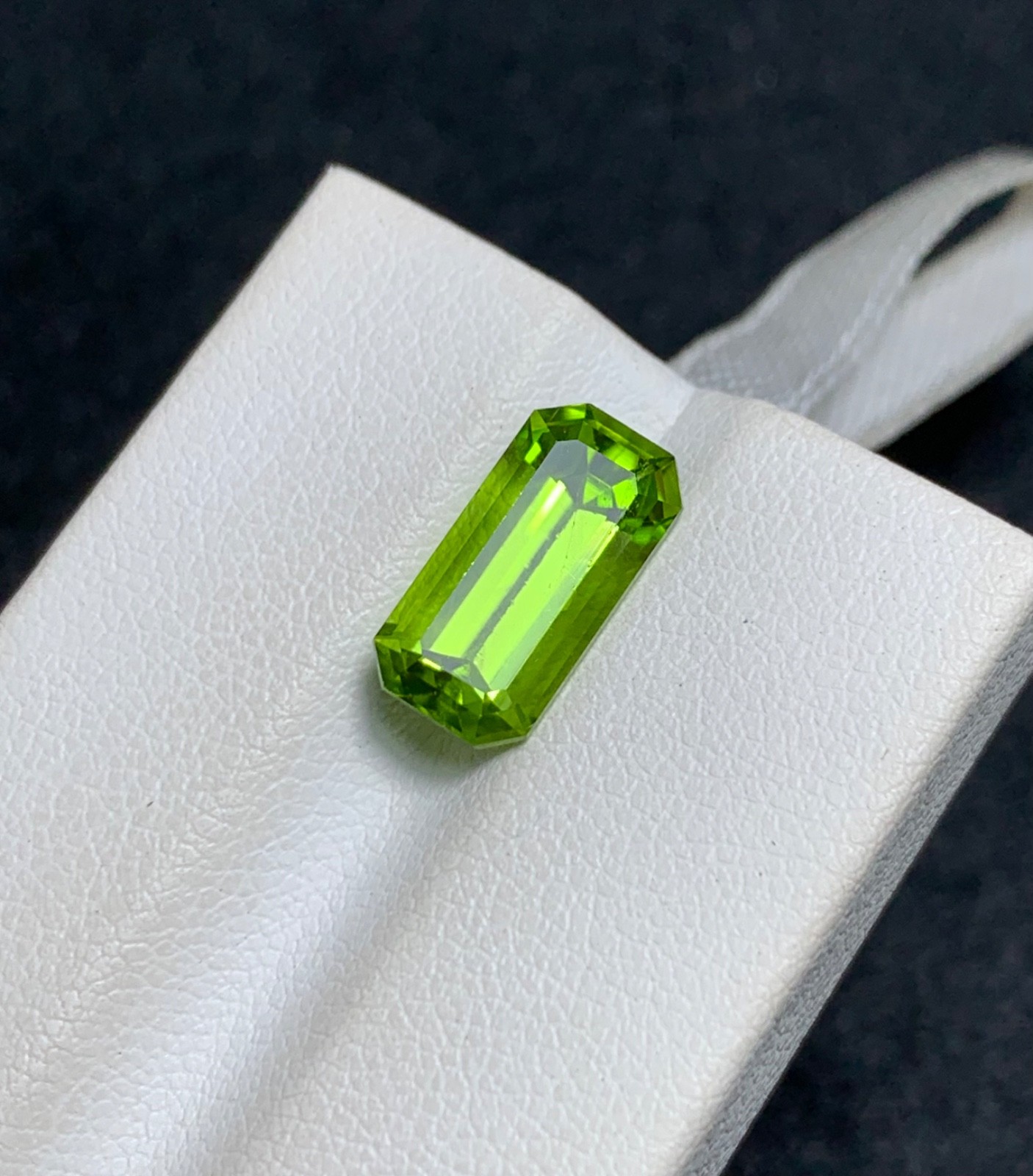 4.65 Cts Natural Faceted Peridot(eye clean) Gemstone from Pakistan.
