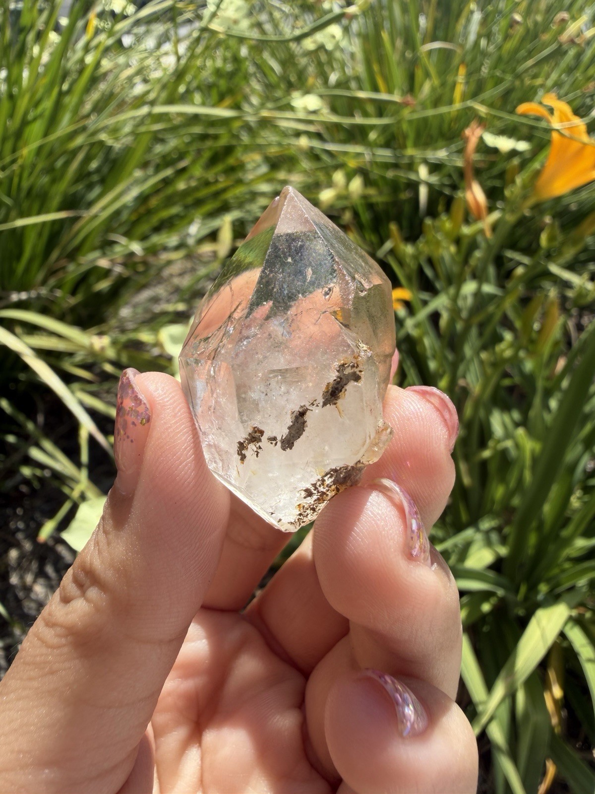 Natural Enhydro Quartz w/ Moving Bubble &/or Carbon/Black Inclusions,A451