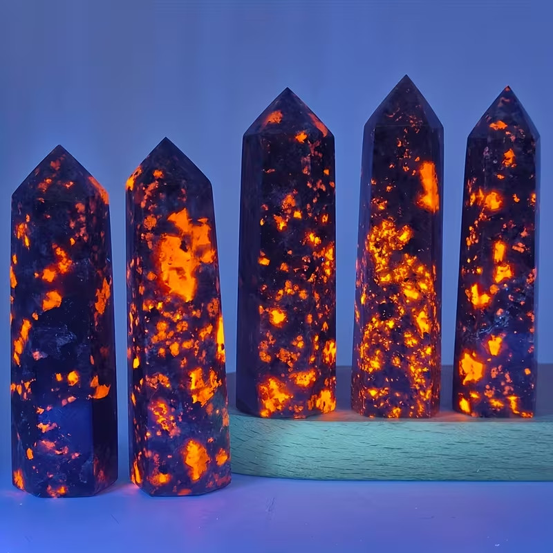 Yooperlite Crystal Tower Natural UV-Reactive Reiki Healing Stone Glow Dark Decor