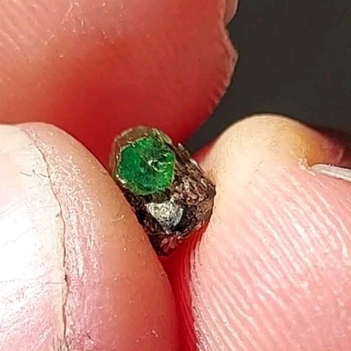 RARE GLOWING GEM DT EMERALD FROM ETHIOPIA