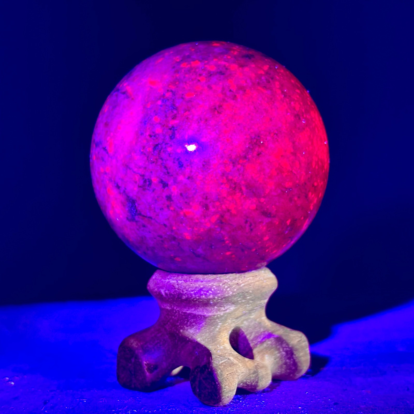 205G Natural Blue Sapphire And Ruby Sphere Fluorescent Glow Under UV Light