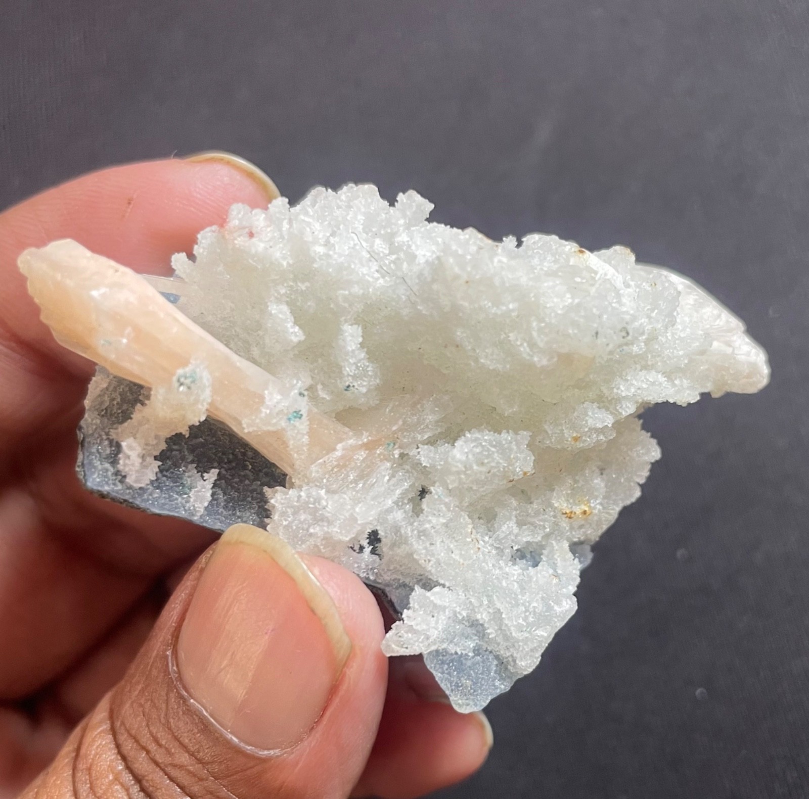 20g Natural stilbite cluster stunning spiceman/ India 6x4x3 cm