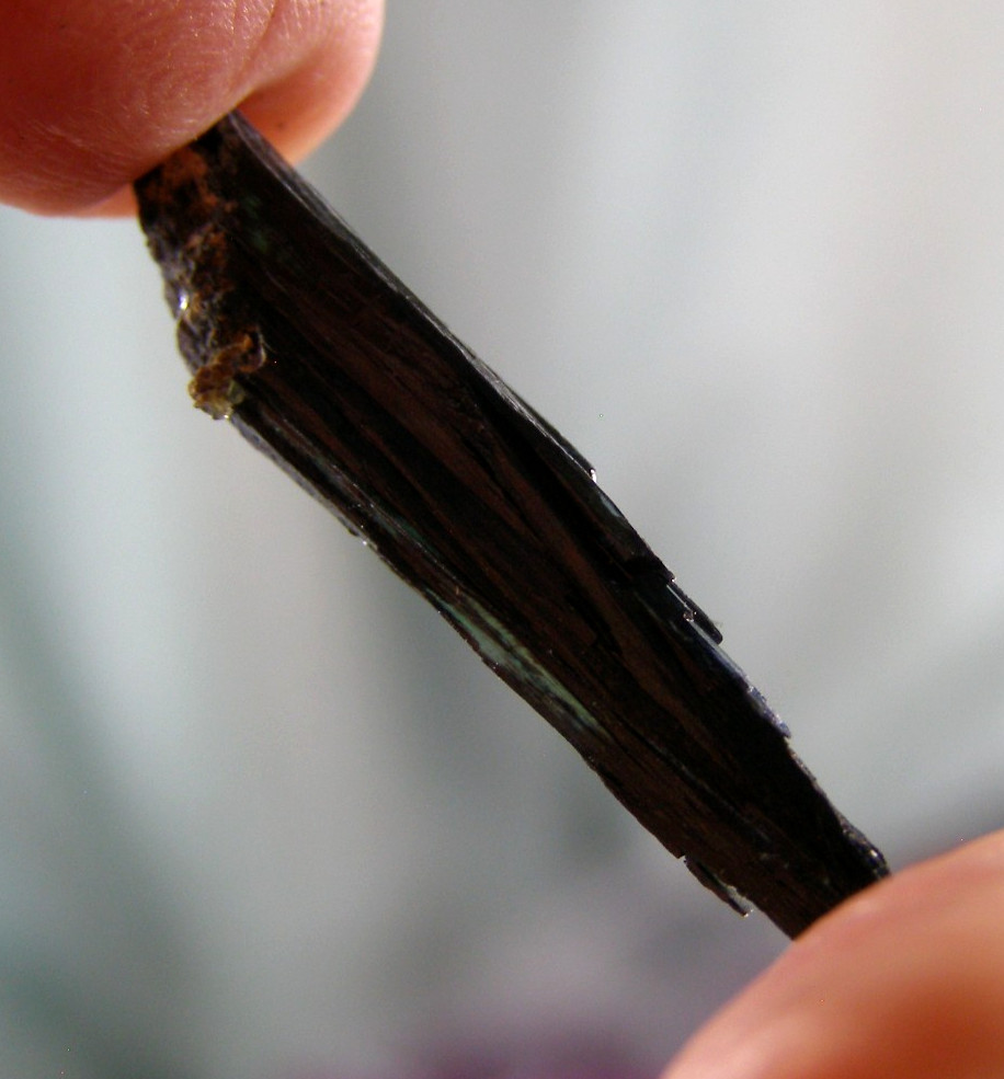 STUNNING RARE NATURAL VIVIANITE CRYSTAL 3.4 x 0.5 cms 1.33 gms #5