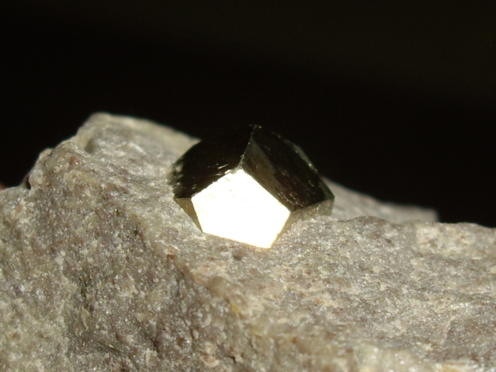 Cool Pyritohedral Pyrite Crystal in Matrix 26.3g