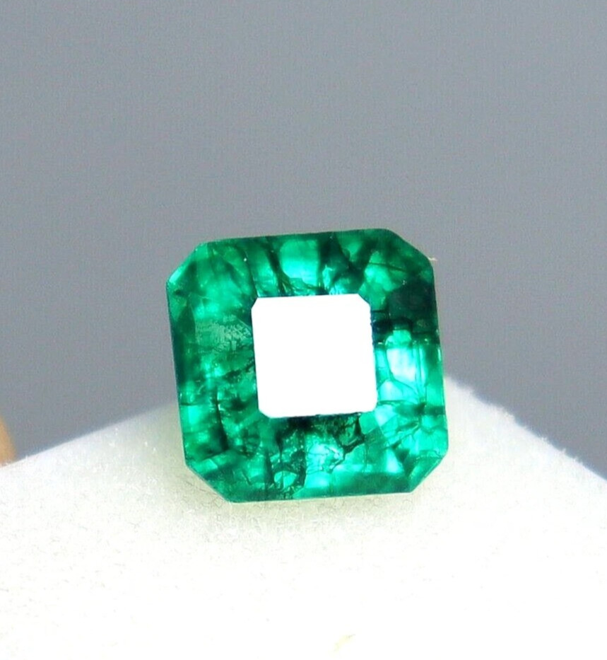 Radiant Shape 6.40 Ct Colombian Green Emerald Certified Loose Gemstone