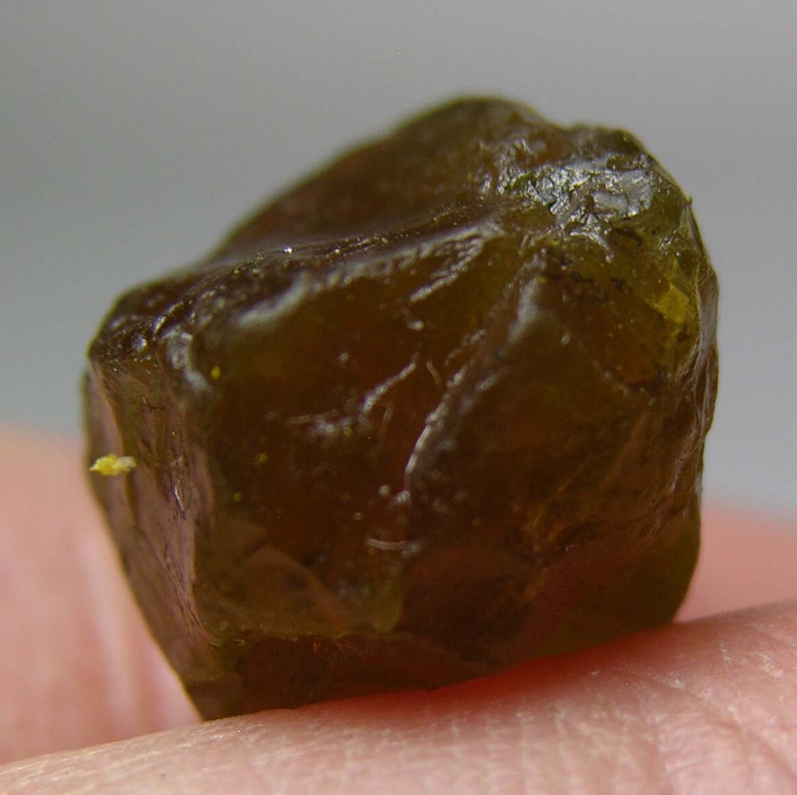 13.70ct Vietnam Dac Lak 100% Natural Rough Peridot Crystal Specimen 15mm 2.70g