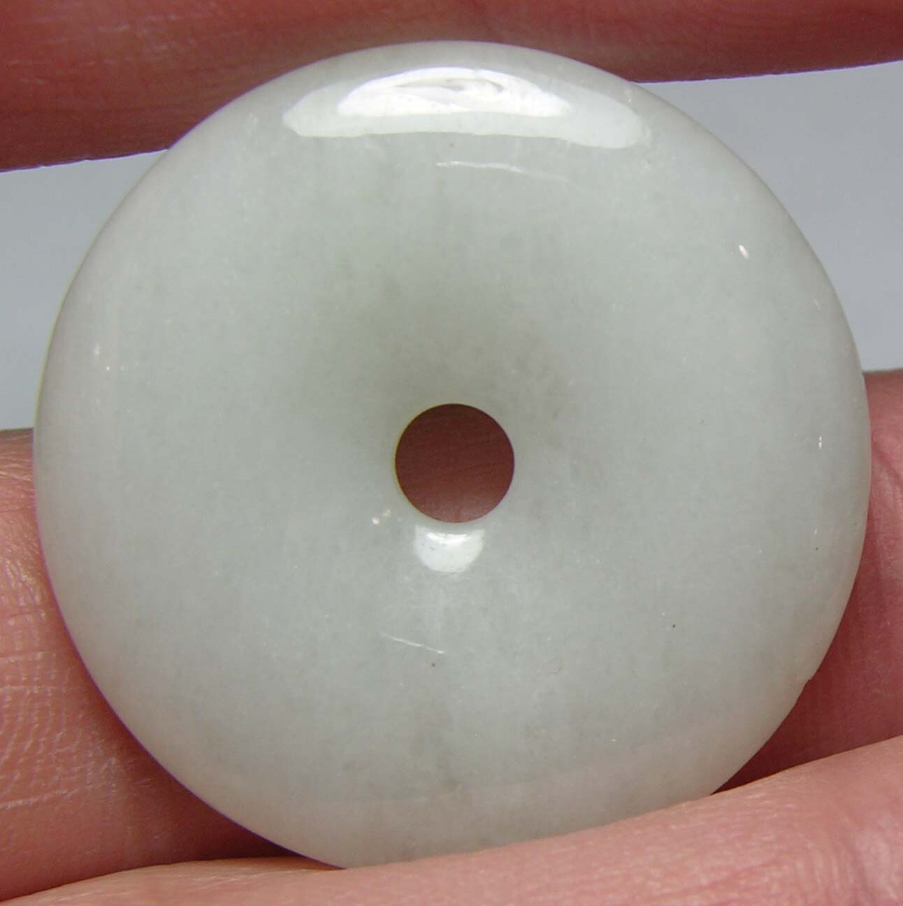 #21 100% Natural Untreated 33.20ct Green Jade Donut Shape Pendant 6.60g 26.50mm