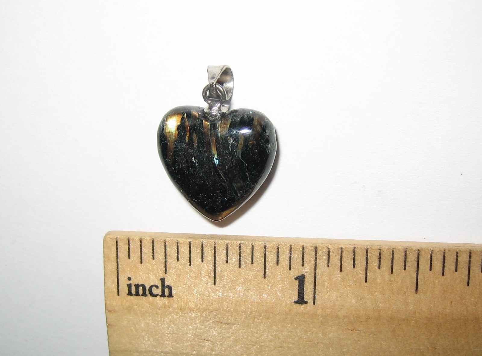 15mm RARE! POLISHED NATURAL AUTHENTIC NUUMMITE STONE HEART PENDANT GREENLAND *2