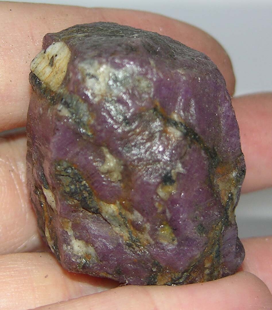 302.70ct India 100% Natural Sapphire Ruby Dogtooth Crystal Specimen 32mm 60.50g