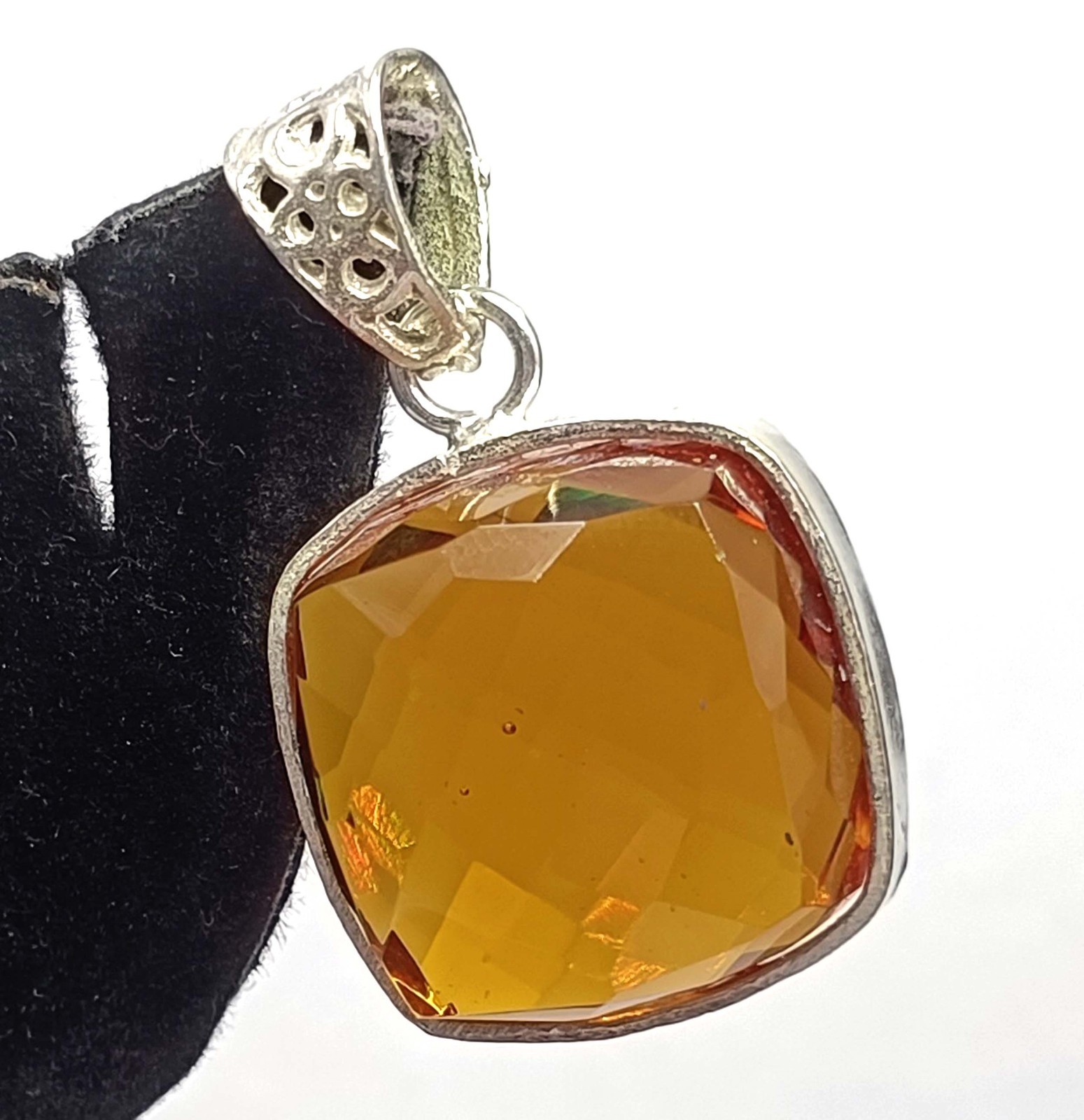 Natural Alexandrite Color Change 72.35 Ct 925 Solid Silver Pendant IGL Gems 5JST